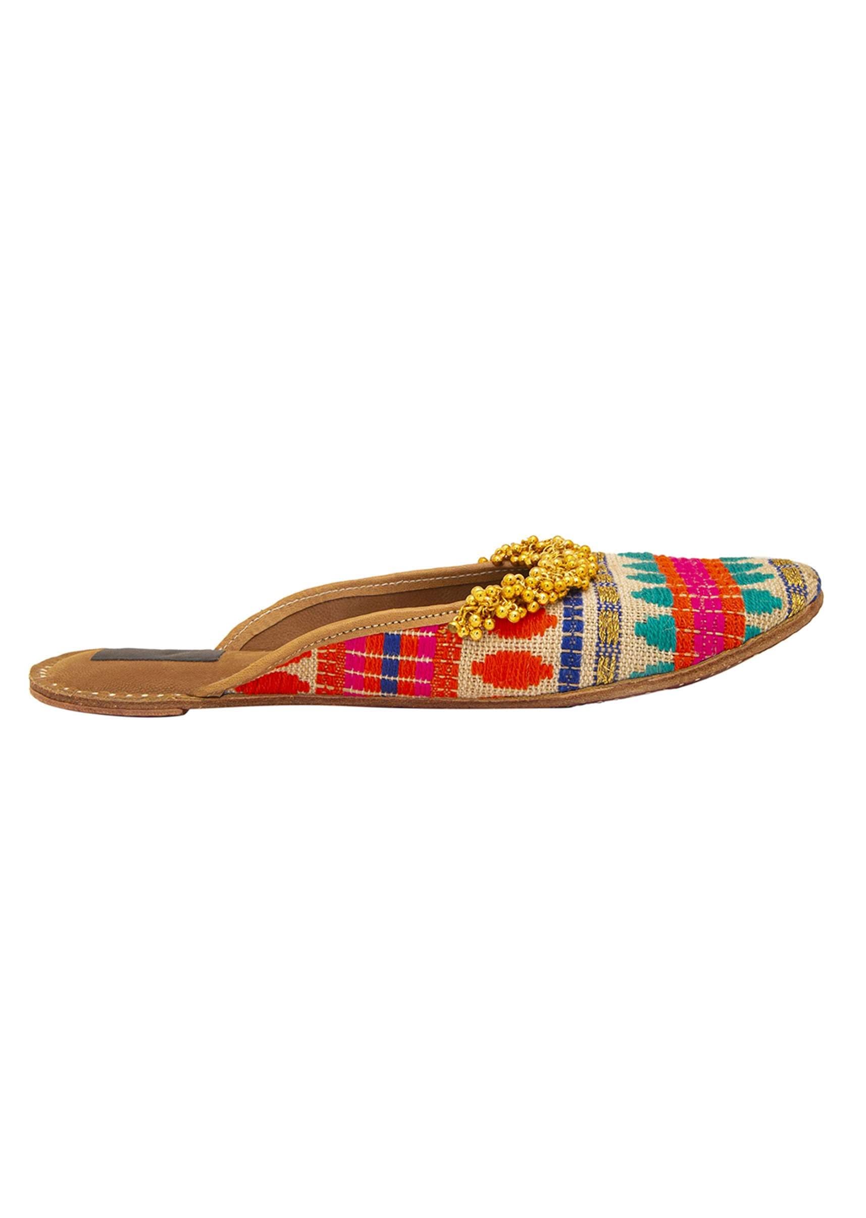 multicoloured_juttis_with_ghungroos-sg107490_6_ce8822ed-e950-4e4b-abc2-350daeace501.jpg