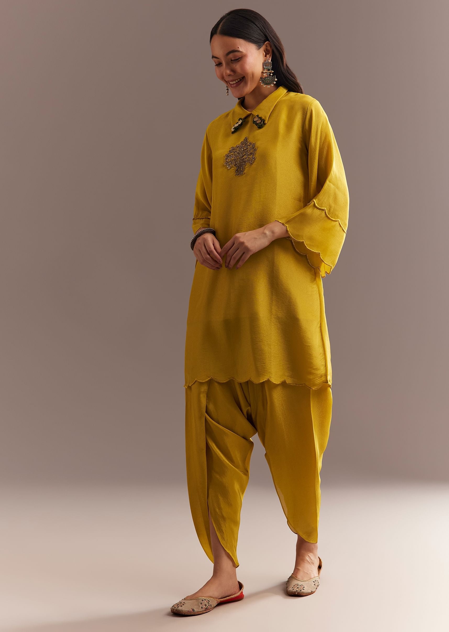 mustard-tissue-embroidered-kurta-dhoti-with-pre-draped-dupatta-and-belt-sg300321-6_44ee7c68-f44c-48f8-9fbf-e4fefddc9f53.jpg