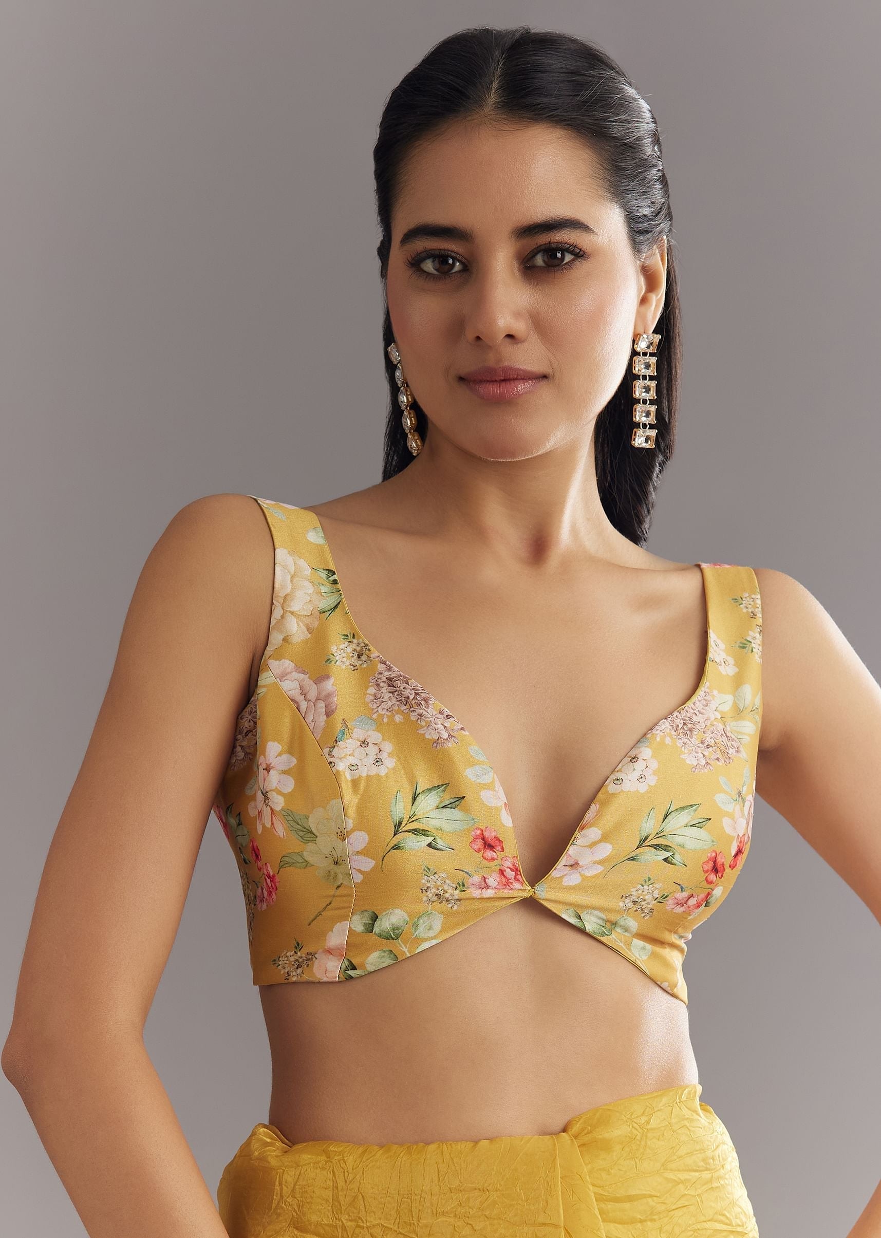 mustard-yellow-crushed-tissue-saree-with-moti-cutdana-embellished-border-sg296166-7_f35725ce-17f7-40a7-be4f-0fe05b9aab0d.jpg