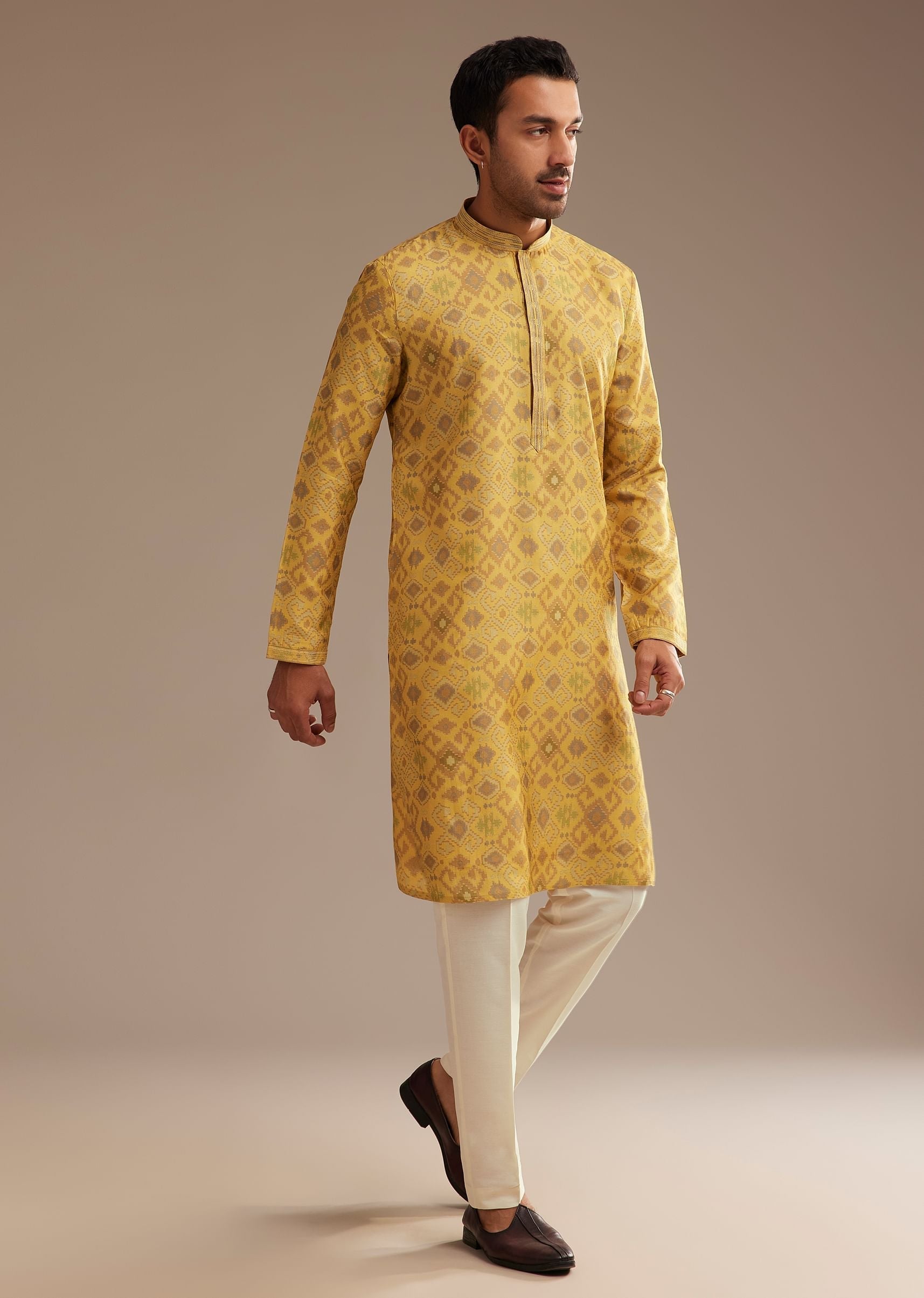 mustard-yellow-kurta-set-with-geometric-print-sg303598-4_3f226033-1d29-47a2-a7be-3e68357331a5.jpg