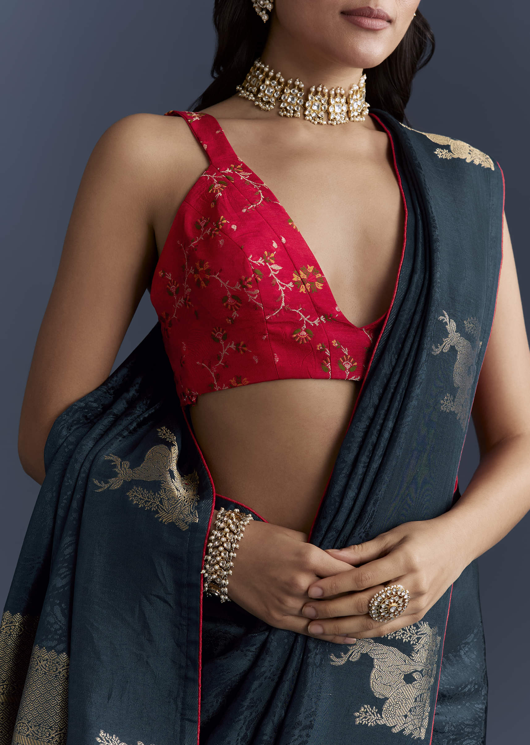 navy-blue-jacquard-woven-saree-with-intricate-zari-embroidery-sg350488-2.jpg
