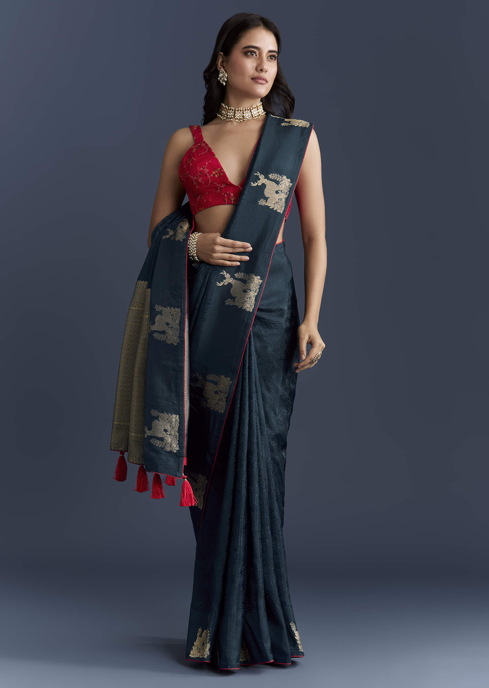 navy-blue-jacquard-woven-saree-with-intricate-zari-embroidery-sg350488-3.jpg