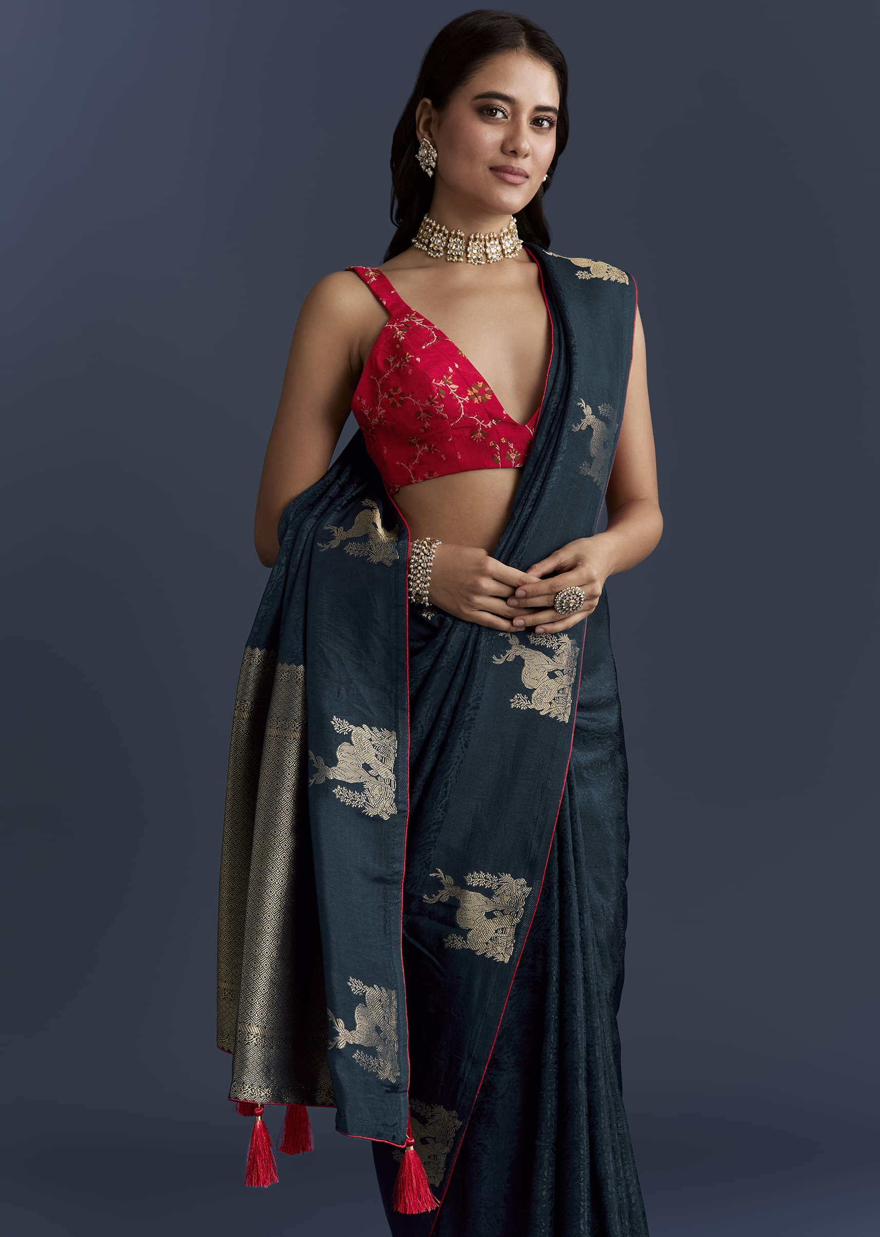 navy-blue-jacquard-woven-saree-with-intricate-zari-embroidery-sg350488-5.jpg
