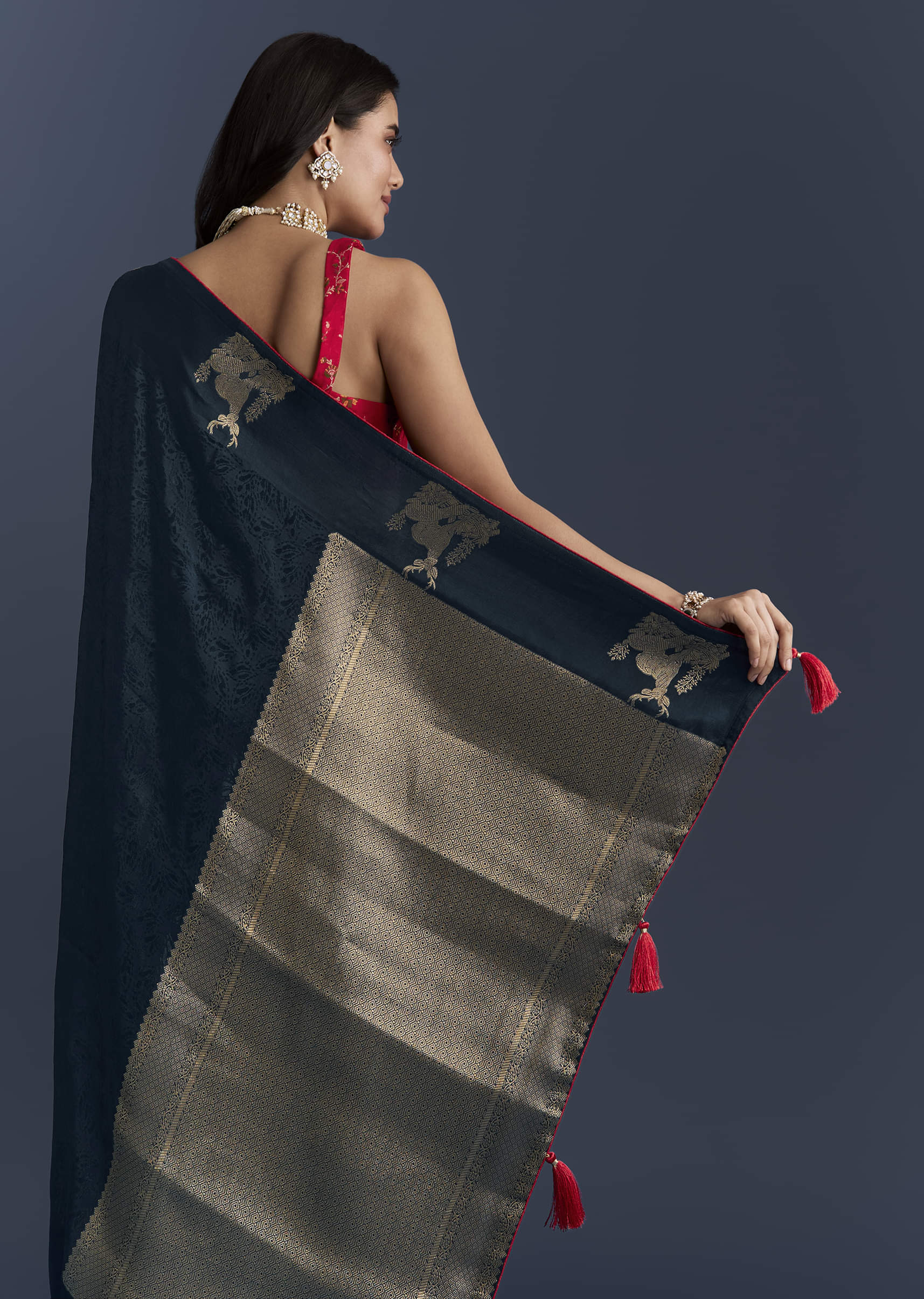 navy-blue-jacquard-woven-saree-with-intricate-zari-embroidery-sg350488-6.jpg