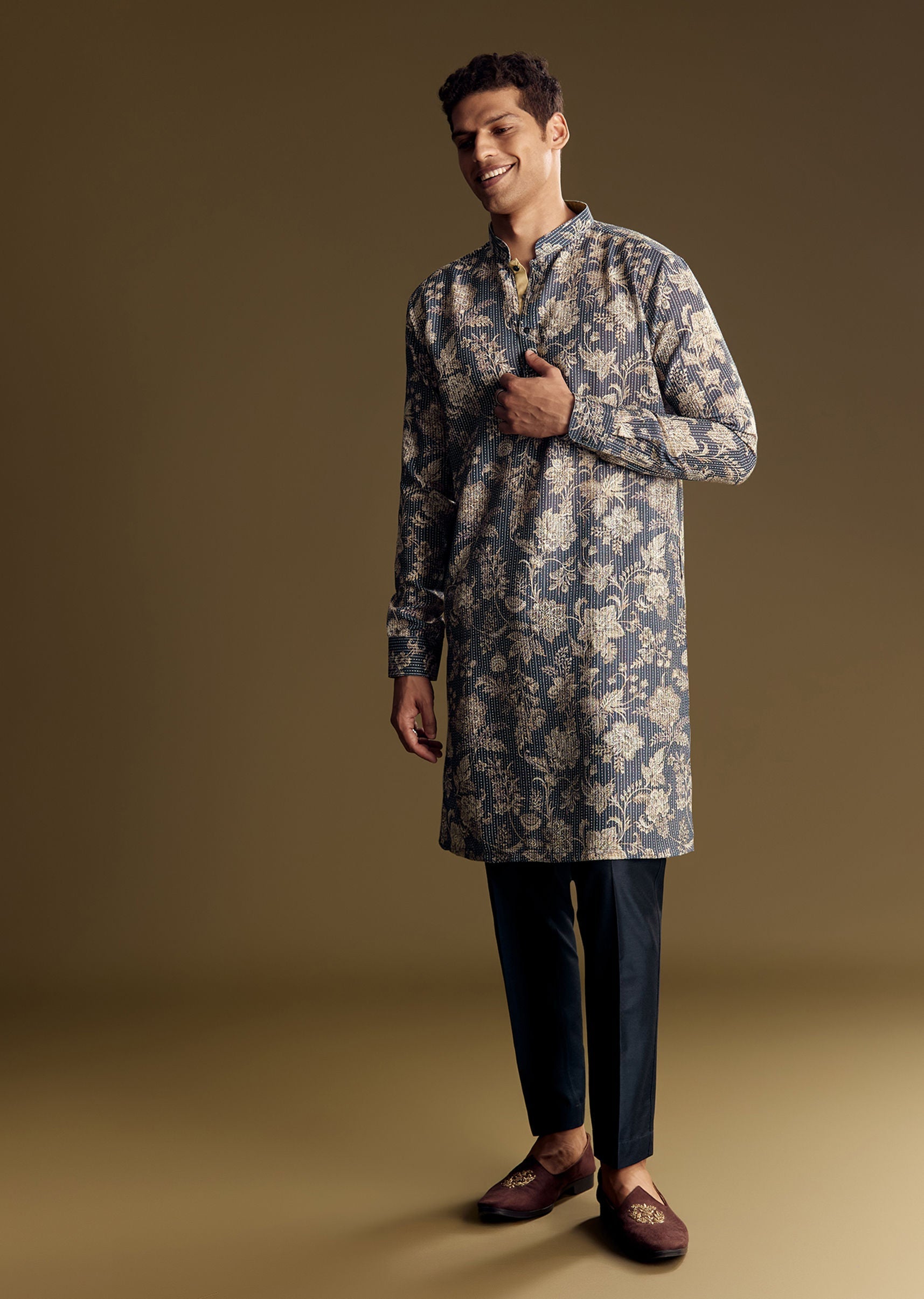 navy-blue-linen-kurta-set-embellished-with-intricate-kantha-stitching-sg322732-5_7ddb5721-7281-488a-845d-ec9c18bb8e1a.jpg