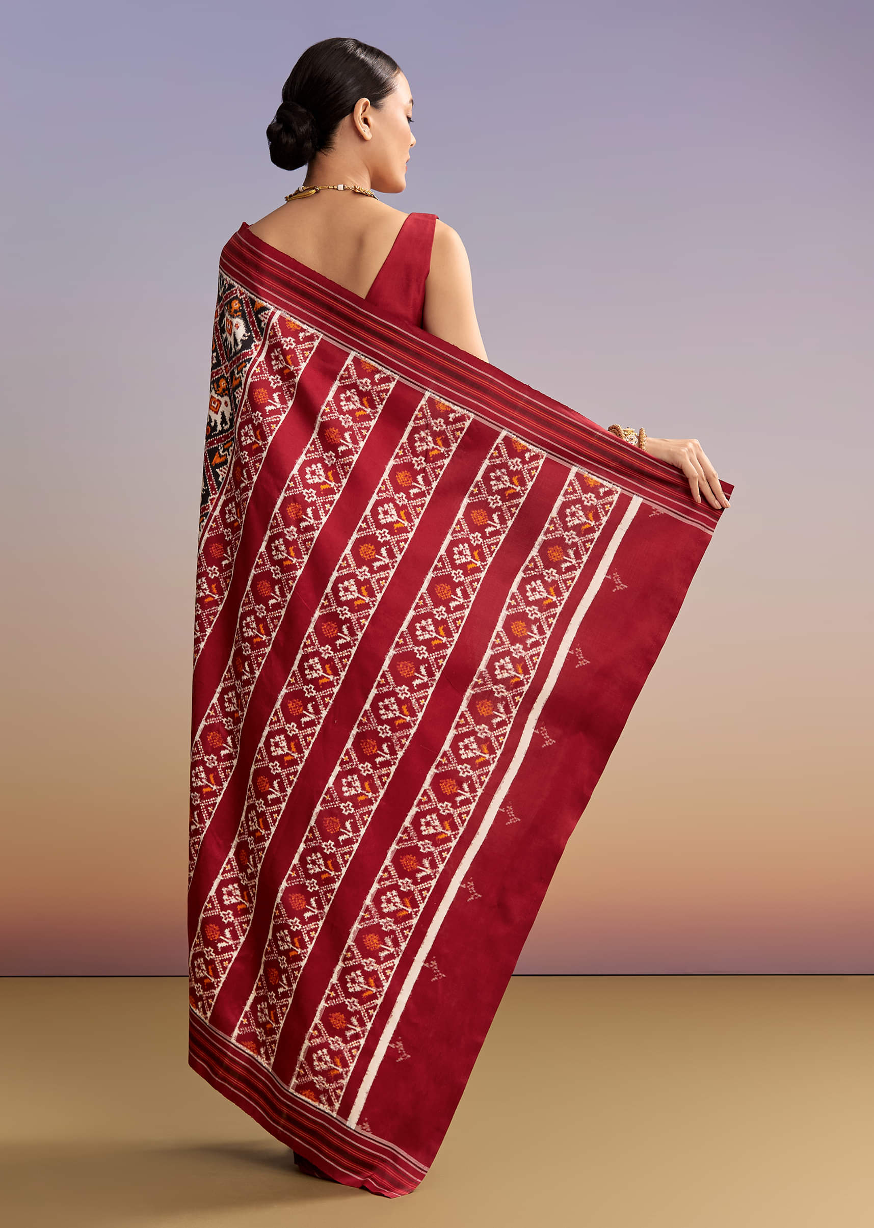 navy-blue-silk-single-ikkat-handwoven-patola-saree-with-animal-motifs-sg332436-4.jpg