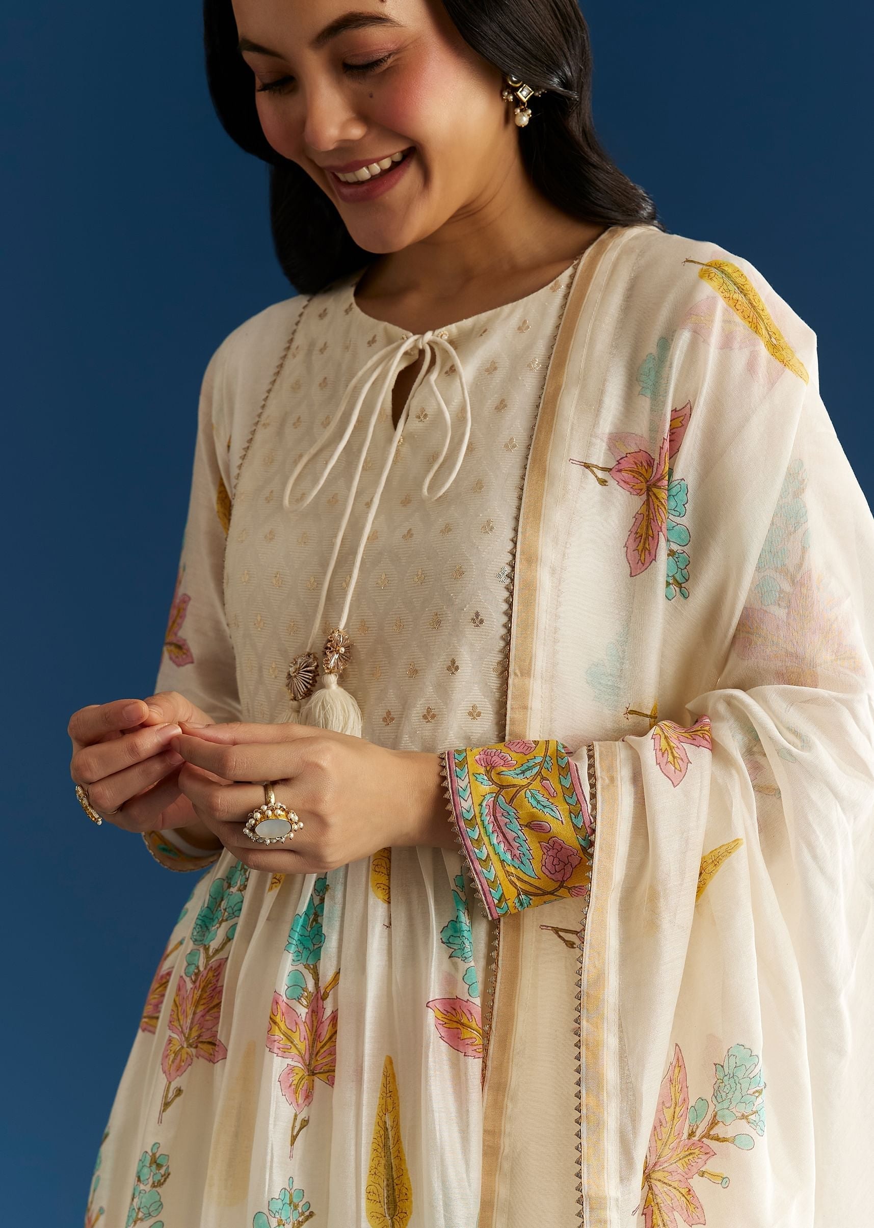 off-white-block-print-kurta-and-dupatta-set-with-gotta-lace-detailing-sg305538-2_006f9acc-e51a-4edb-a0f5-fd7bce68dae6.jpg