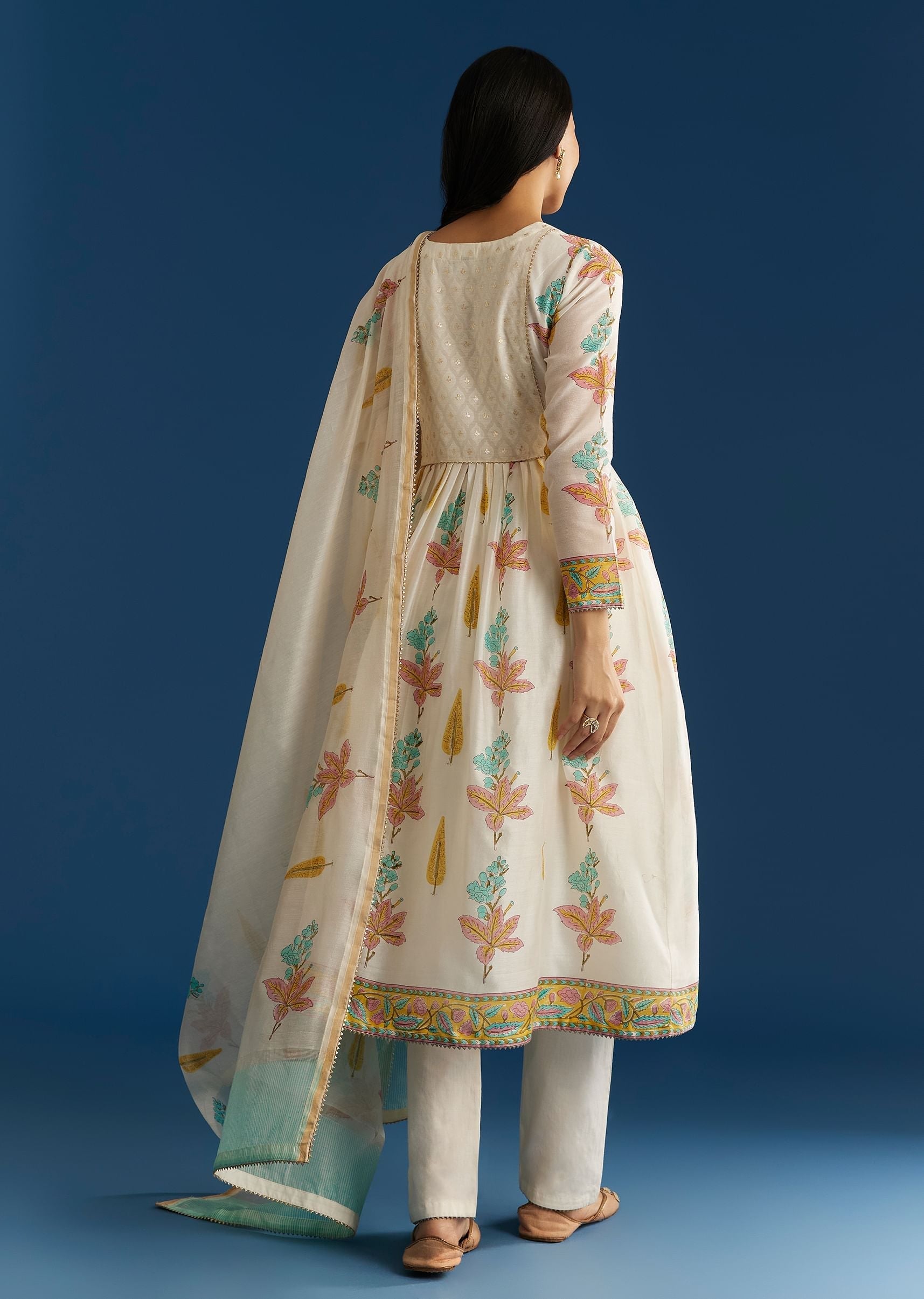 off-white-block-print-kurta-and-dupatta-set-with-gotta-lace-detailing-sg305538-5_8cdb1a4d-2f19-4fe4-afb4-e158b69d319c.jpg