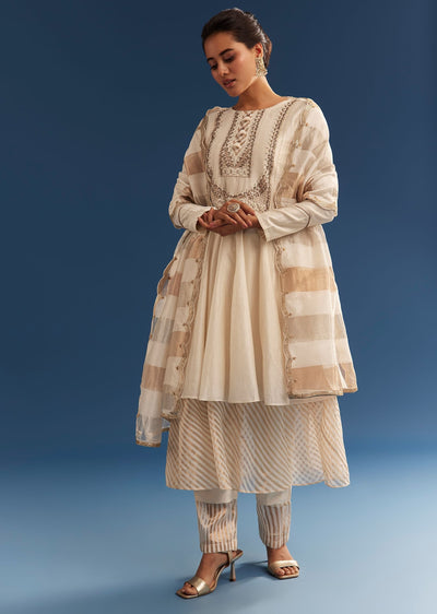 off-white-chanderi-layered-kurta-set-with-banarasi-tissue-dupatta-sg305522-1_54343c31-4713-4c45-821d-b078eaf9c8d2.jpg