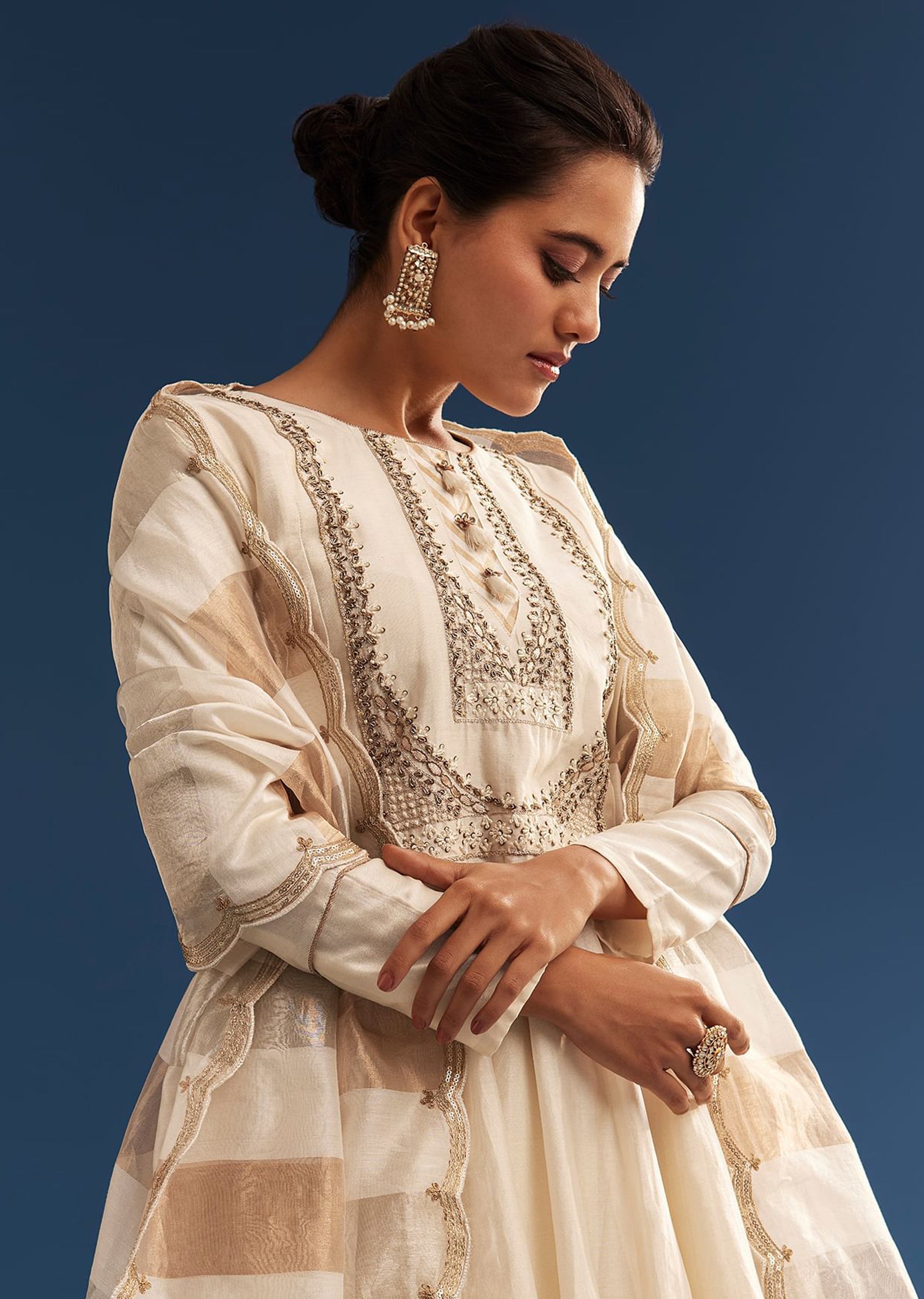 off-white-chanderi-layered-kurta-set-with-banarasi-tissue-dupatta-sg305522-2_90ed0711-8a4a-46f6-a7c0-63fc5c3504f5.jpg