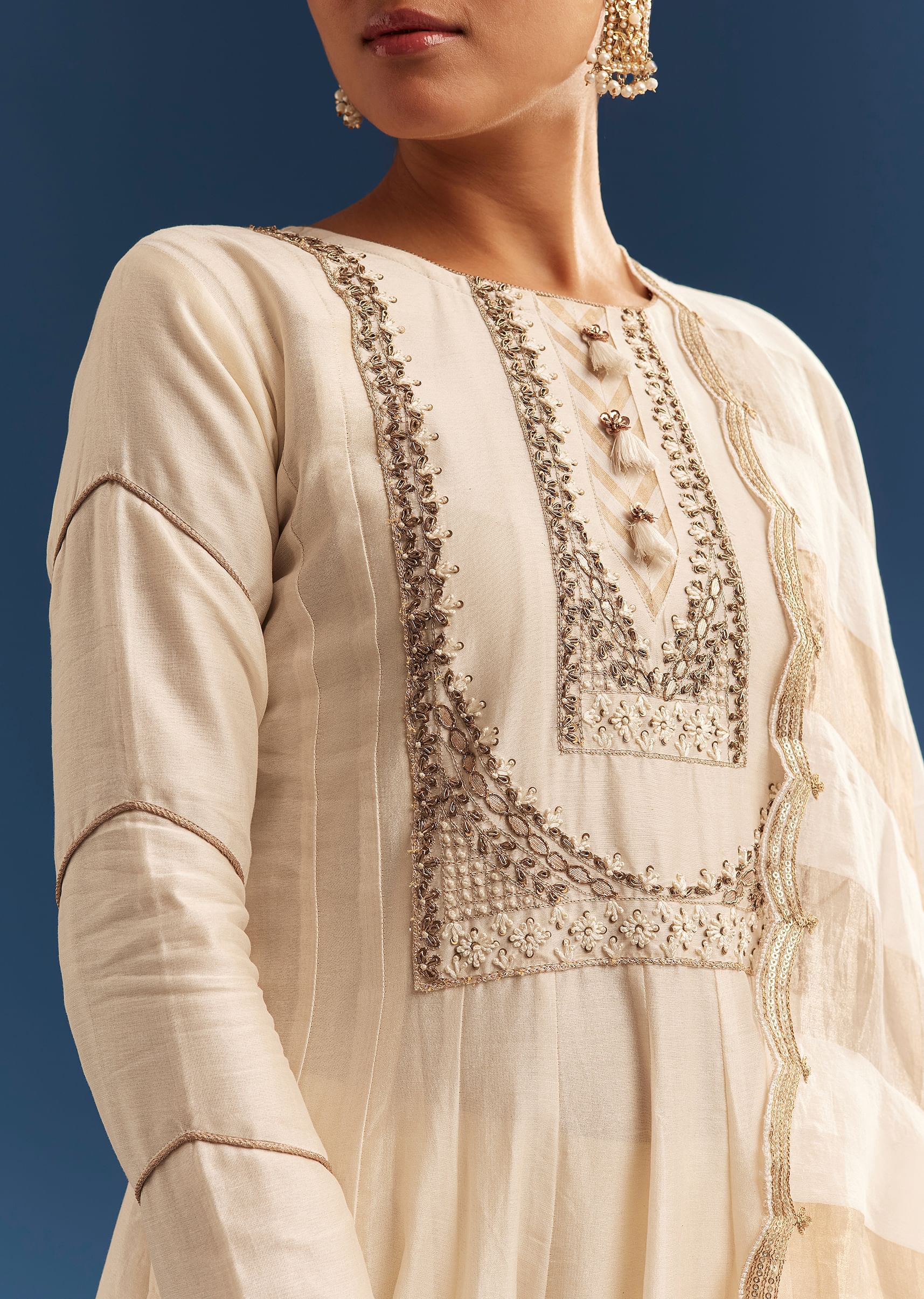 off-white-chanderi-layered-kurta-set-with-banarasi-tissue-dupatta-sg305522-4_a1feefac-2035-4033-9d2f-86df1a535468.jpg