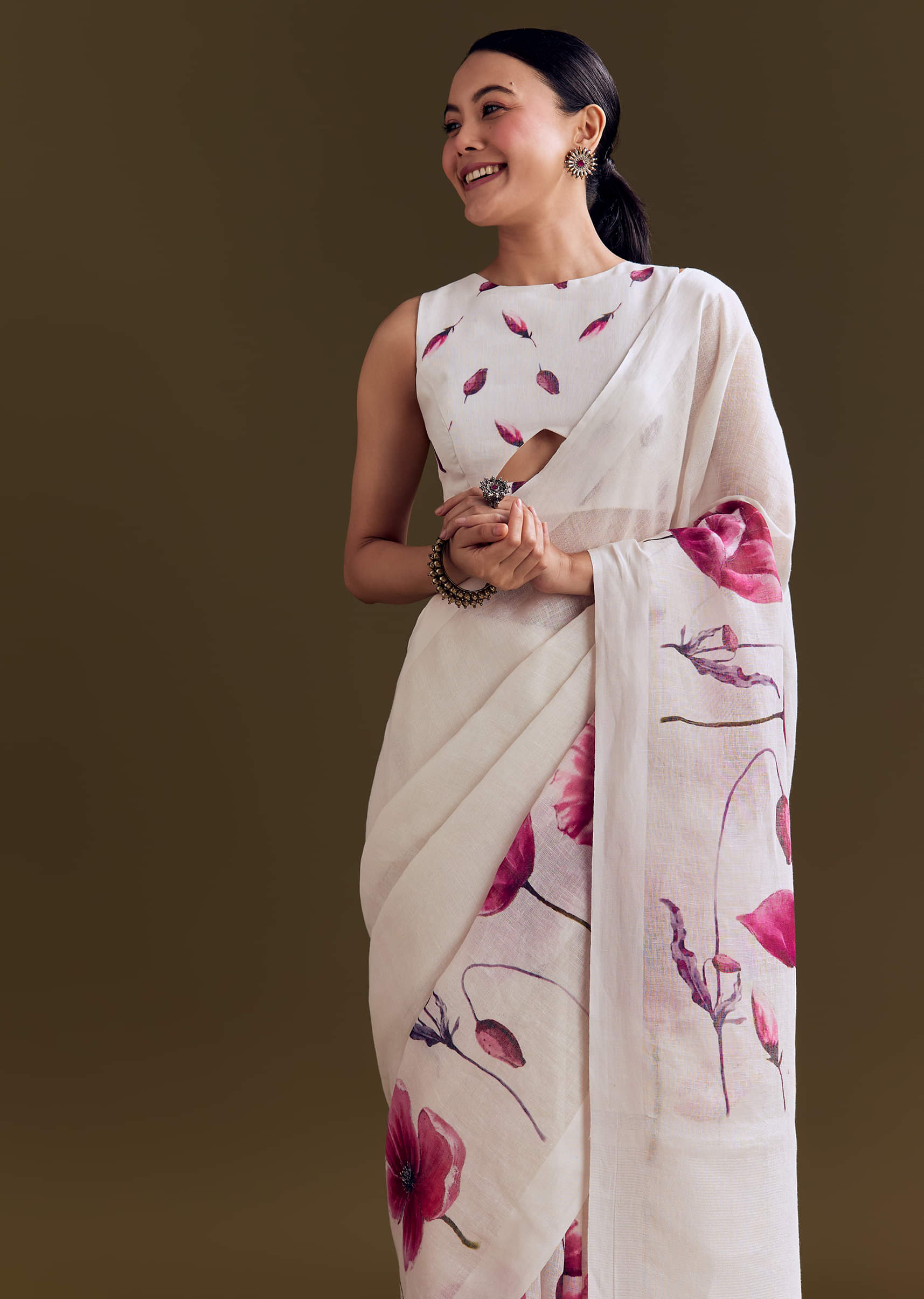 off-white-cotton-linen-saree-with-artistic-floral-print-sg291733-2_503dbcb6-ac67-45c1-90e7-53aa774357ef.jpg