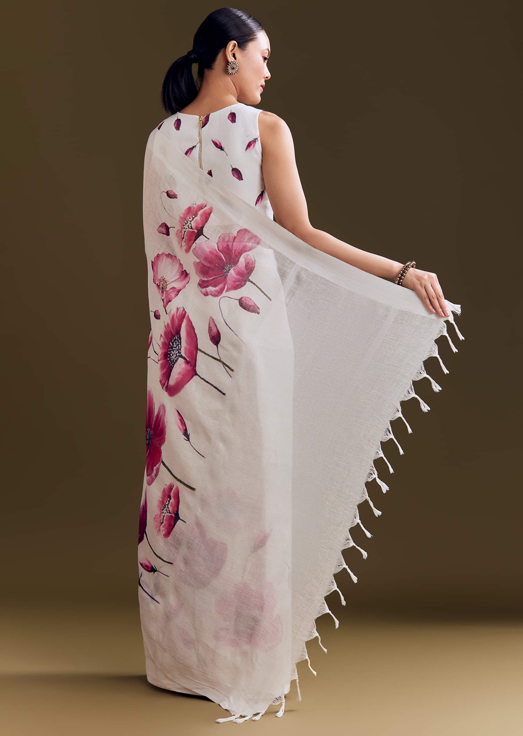 off-white-cotton-linen-saree-with-artistic-floral-print-sg291733-4_1d7fd1e7-0f37-4e51-aaac-eea2f03feb99.jpg
