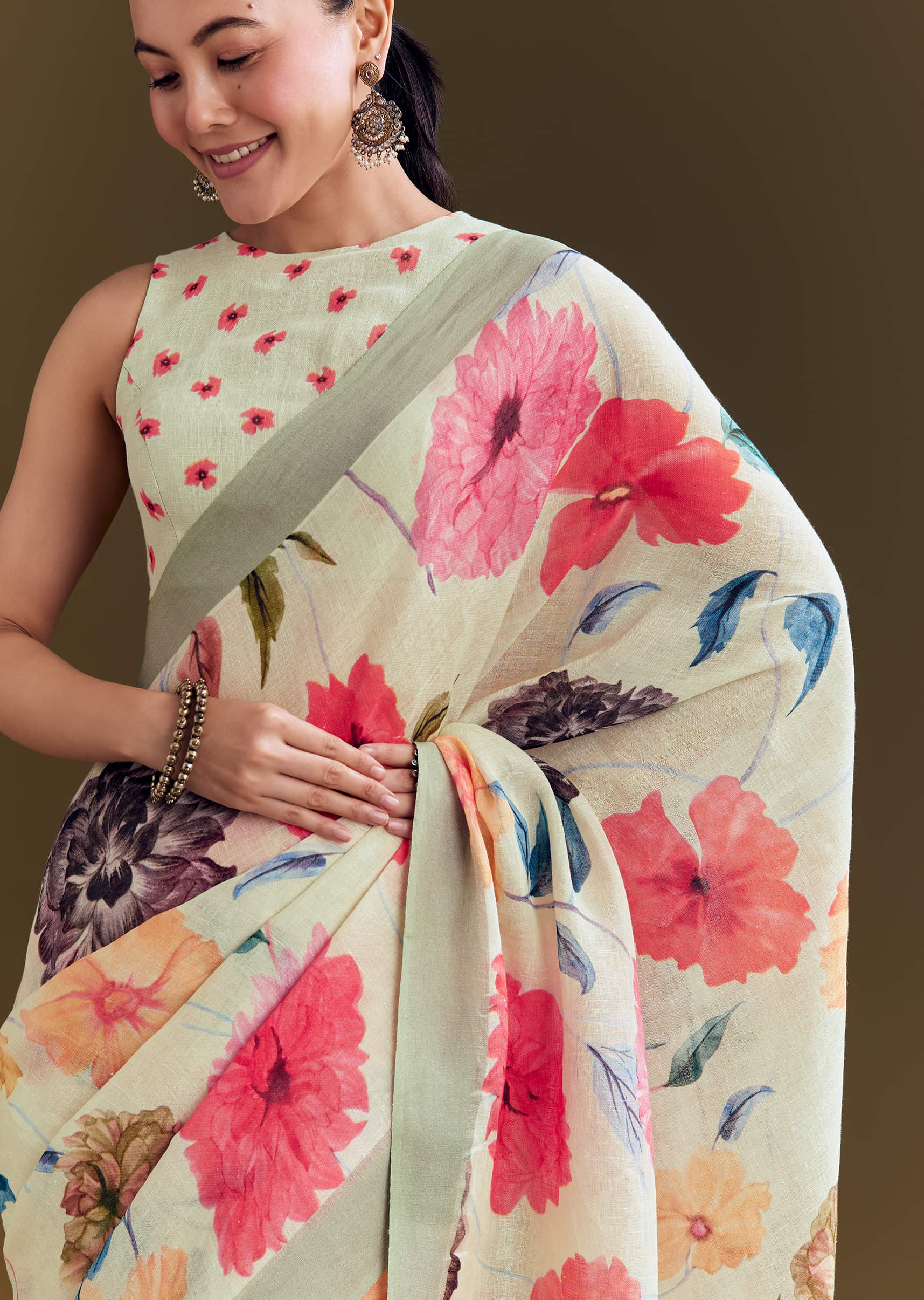off-white-cotton-linen-saree-with-multicolor-florals-sg291737-5_70935f4d-8293-46c1-9990-109e355c996c.jpg