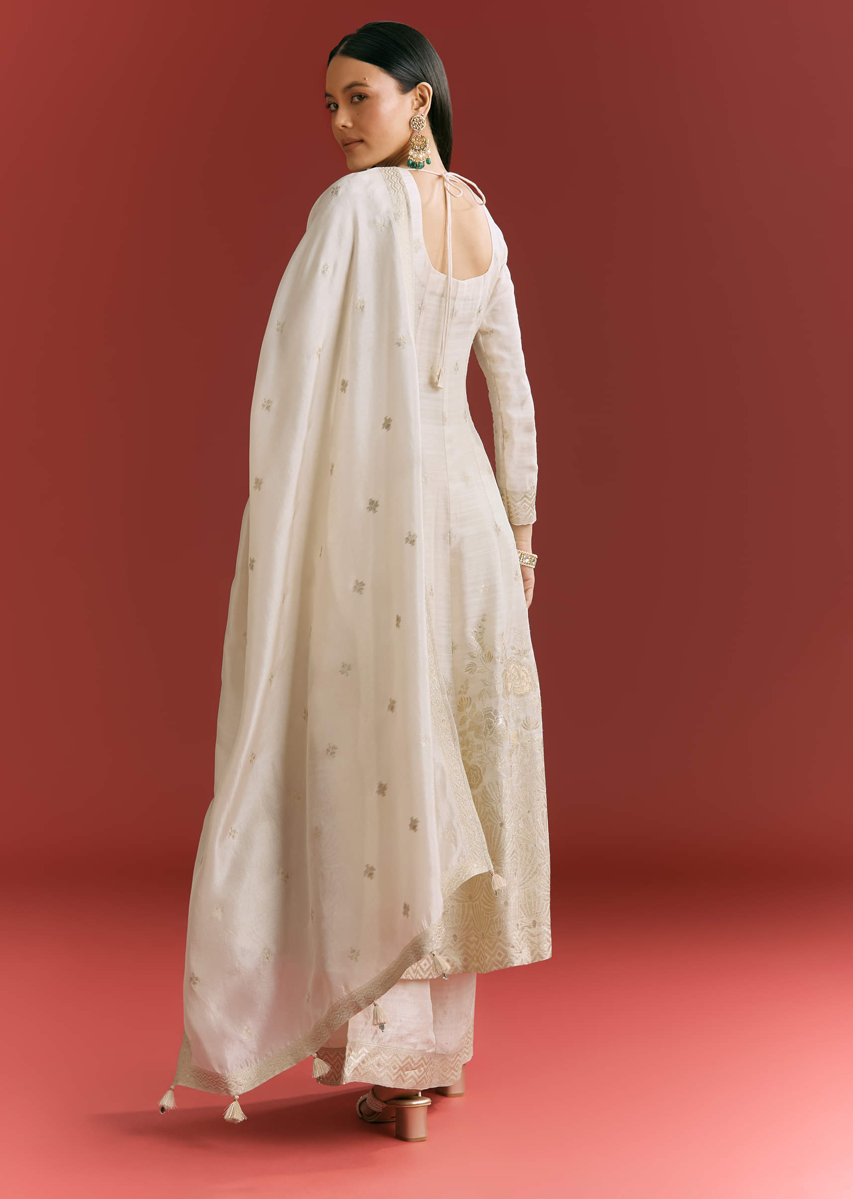 off-white-jaquard-silk-anarkali-suit-with-dupatta-sg324343-6_7d3585c6-dd7e-40ab-8c12-b1bcfaa3ce0d.jpg