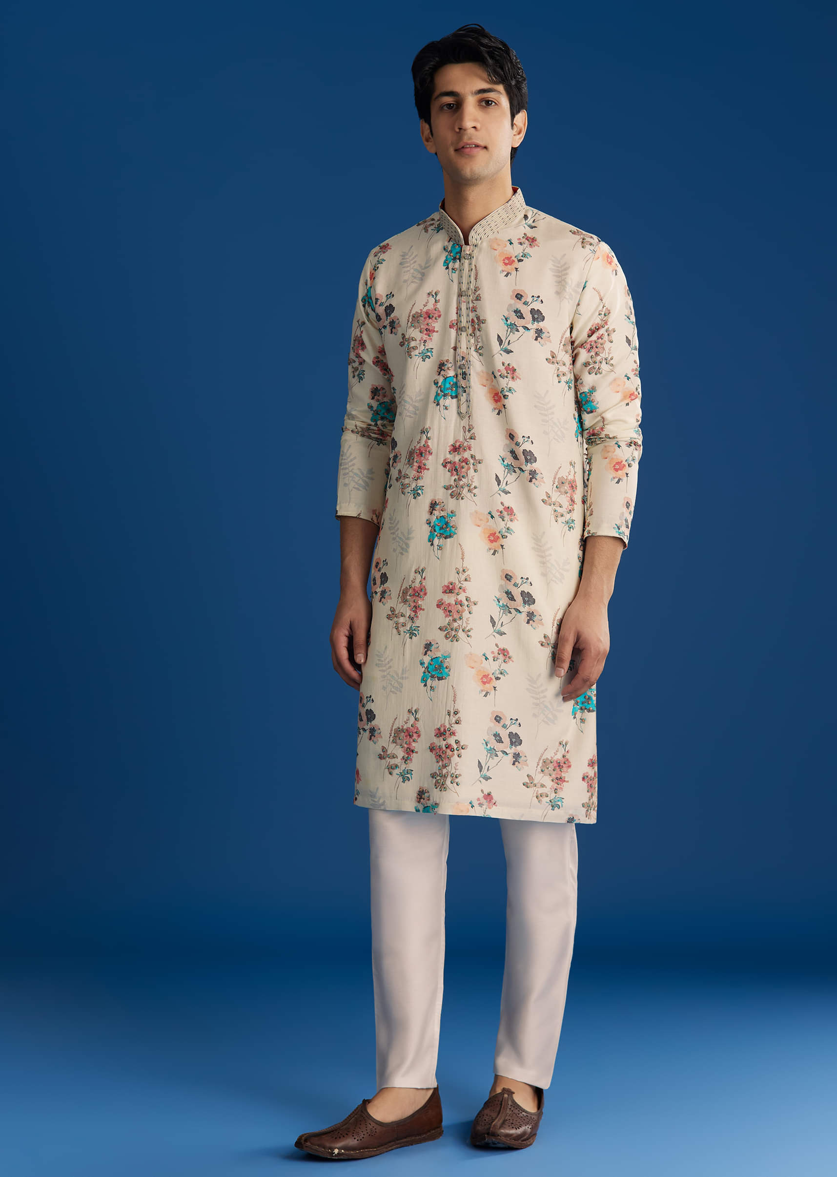 off-white-silk-linen-printed-kurta-set-with-threadwork-sg323728-4_e4b8e253-0349-449a-b9e8-d3c6c2495262.jpg