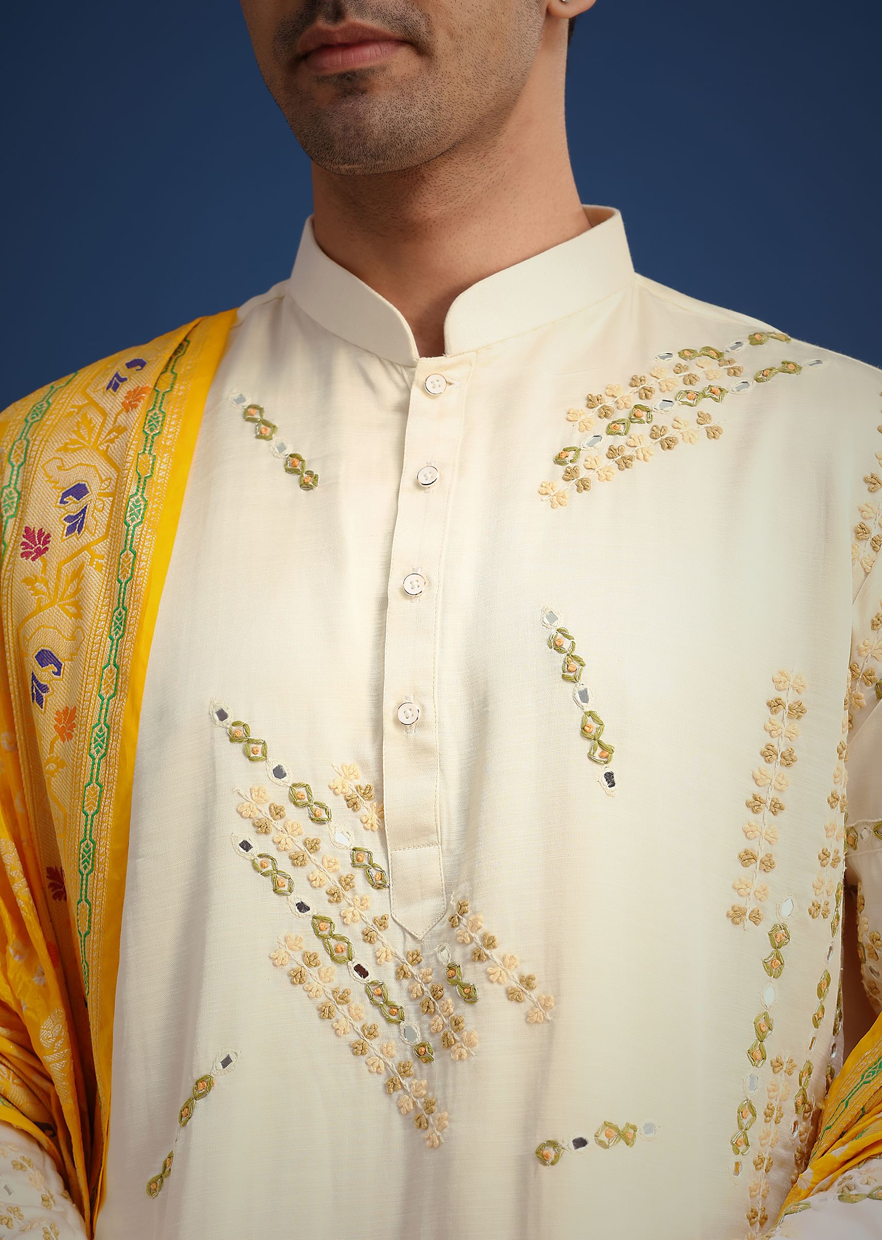 off_white_embroidered_kurta_set_with_bandhani_dupatta-sg246392_4_a0e3ae1c-bce7-4097-8d8f-2dcbe00afd09.jpg