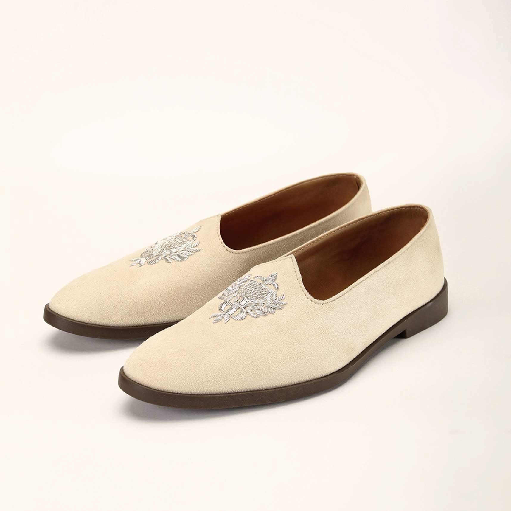 off_white_juttis_in_suede_with_zari_embroidered_motif-m150nms044hy-sg94501_2_0a57ea4f-dbe6-4d58-bcf4-845f914cdb34.jpg