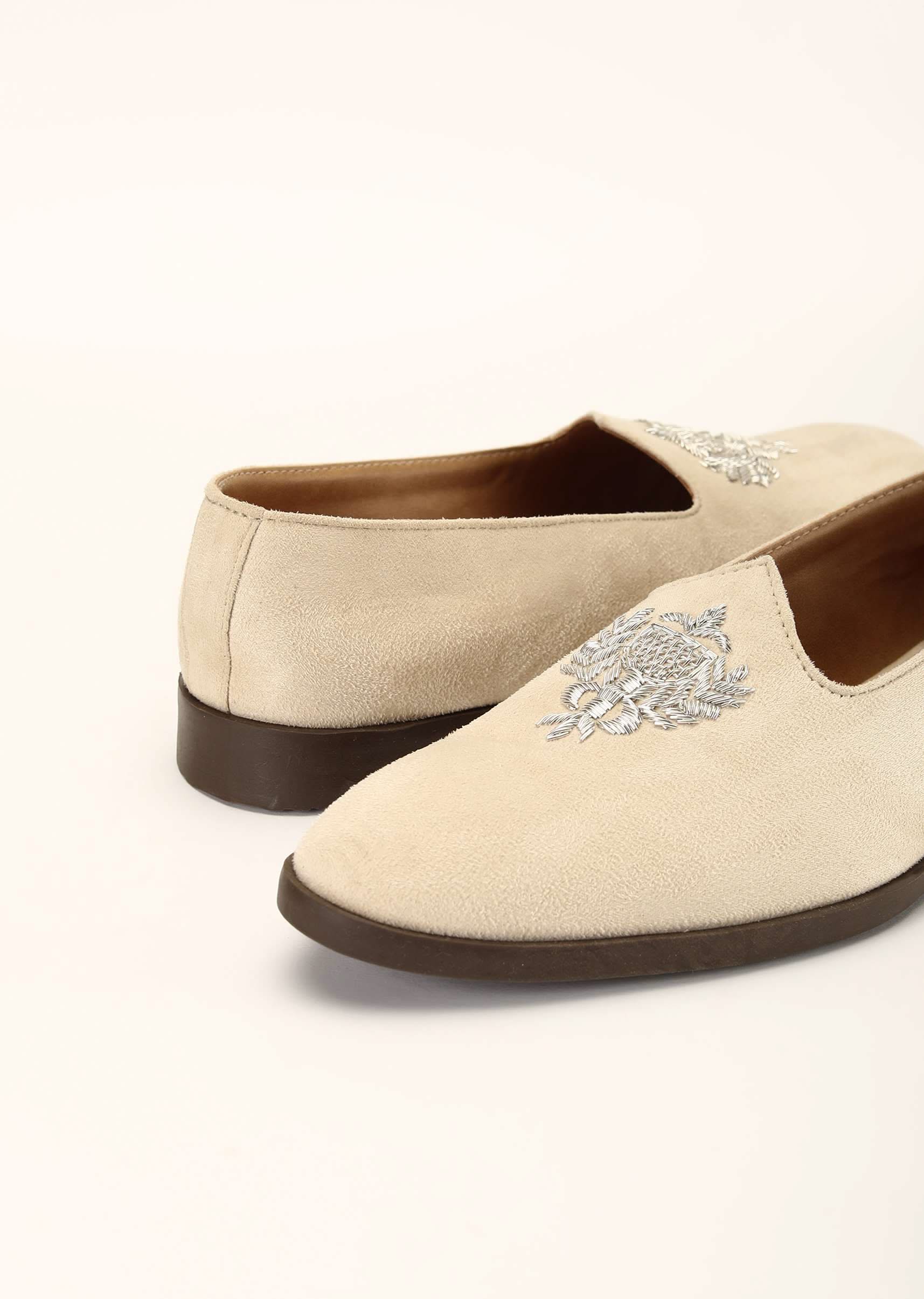 off_white_juttis_in_suede_with_zari_embroidered_motif-m150nms044hy-sg94501_3_859388b3-8b5f-4f1d-93bb-8d0f0b04415e.jpg