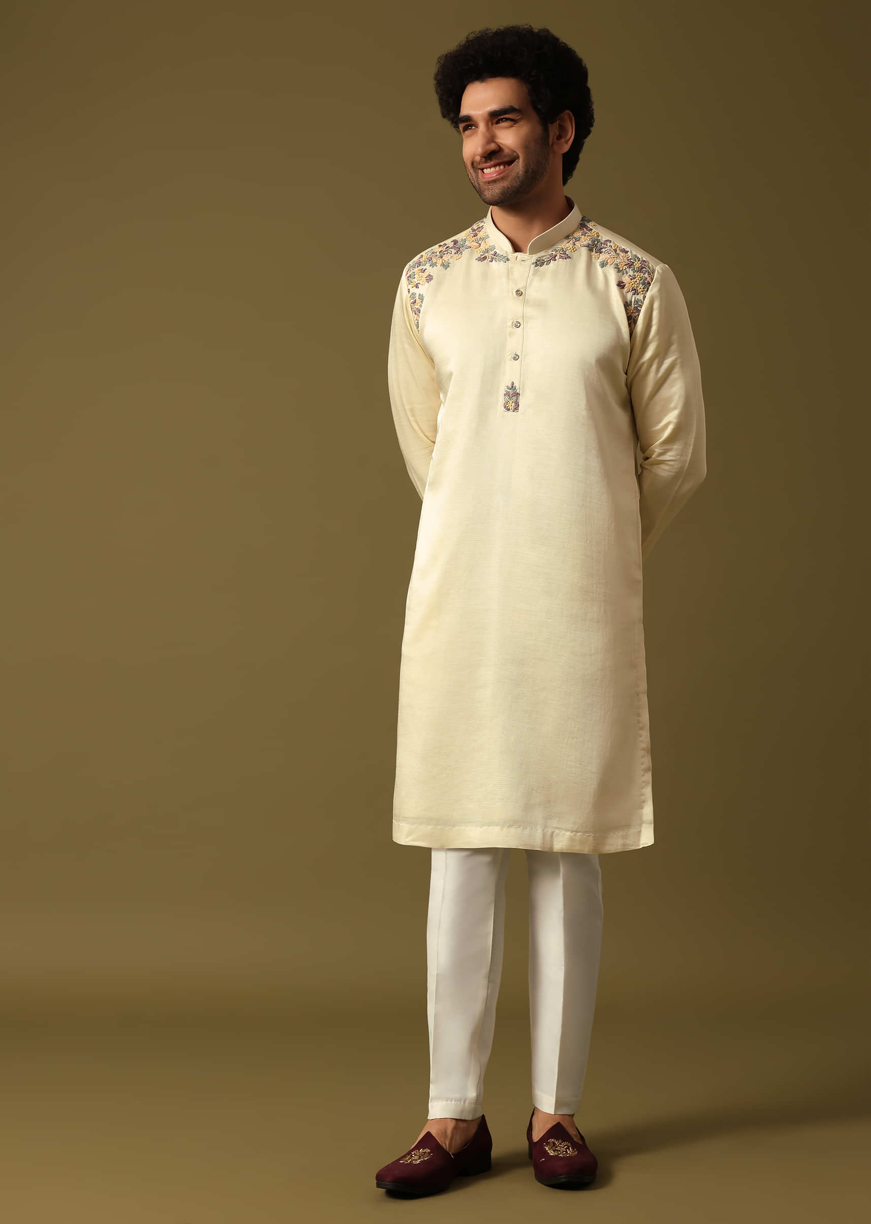 off_white_kurta_pant_set_with_resham_work-sg229598_10_1ad05def-7f30-40aa-992a-44e3f38e554a.jpg