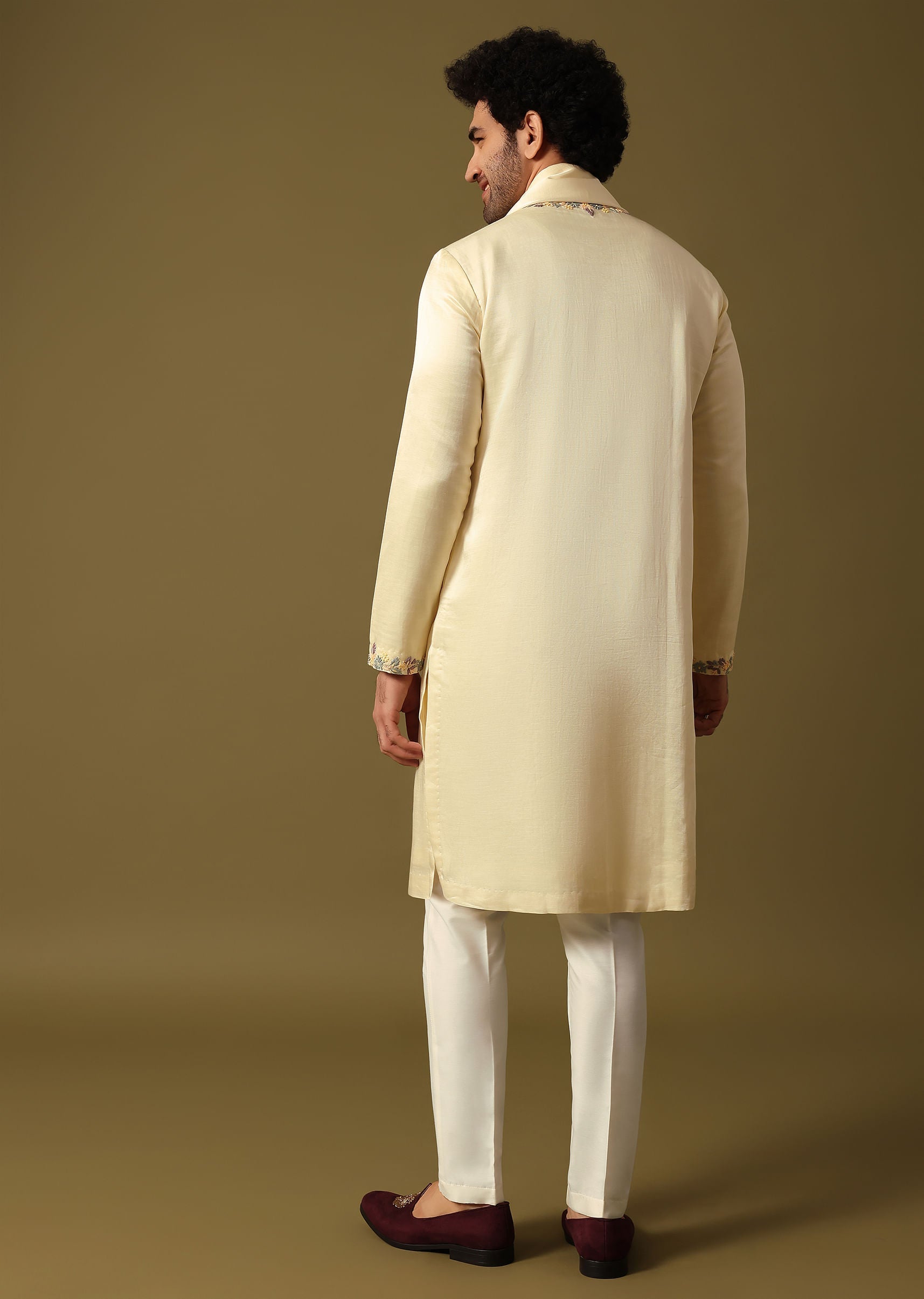 off_white_kurta_pant_set_with_resham_work-sg229598_3_f5bdf0c5-def2-49a2-9c4b-500c0739f449.jpg