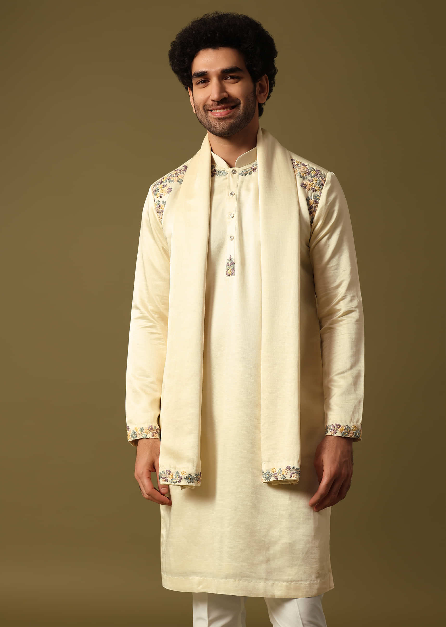 off_white_kurta_pant_set_with_resham_work-sg229598_5_1e31785a-bca8-4873-9edc-d9988a1bfcda.jpg