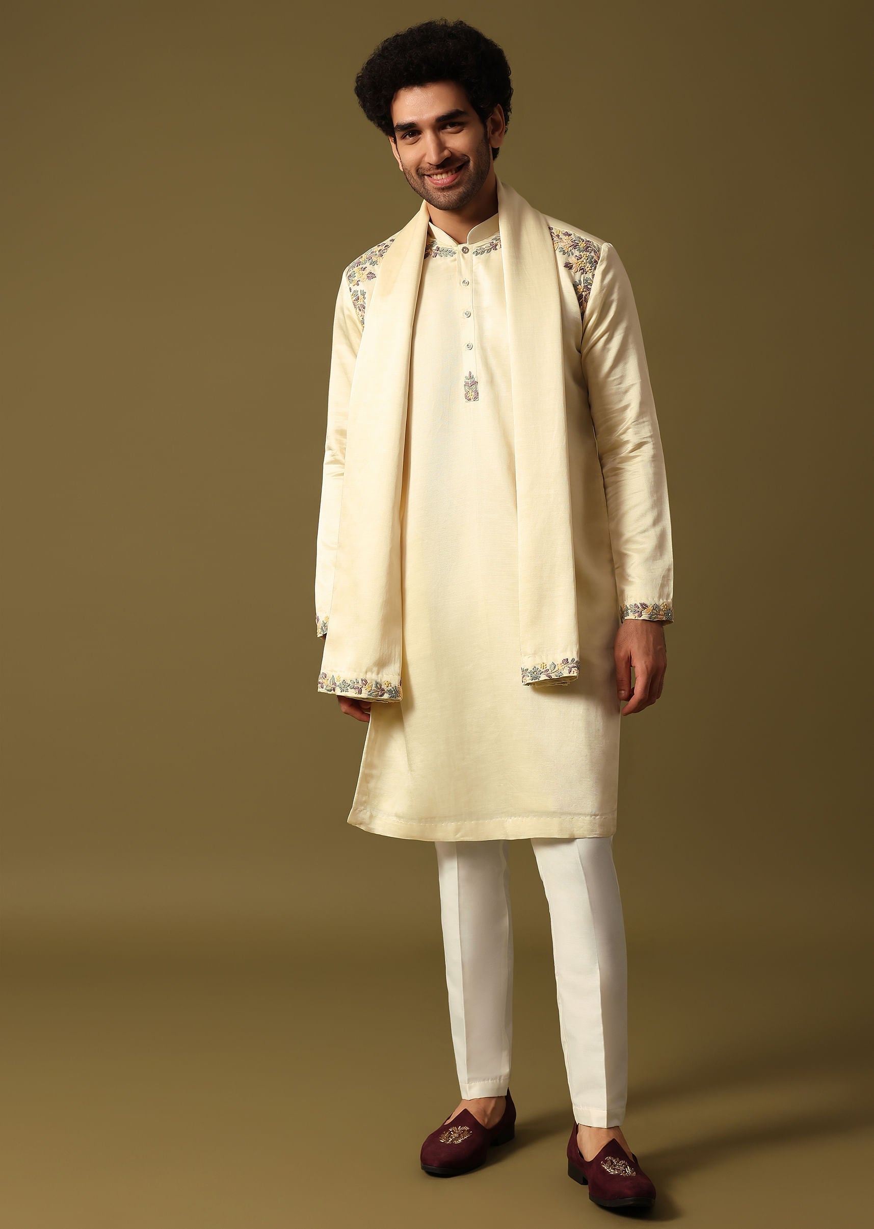 off_white_kurta_pant_set_with_resham_work-sg229598_6_8153d37b-97c4-4511-bf4e-2f7e46f8a059.jpg