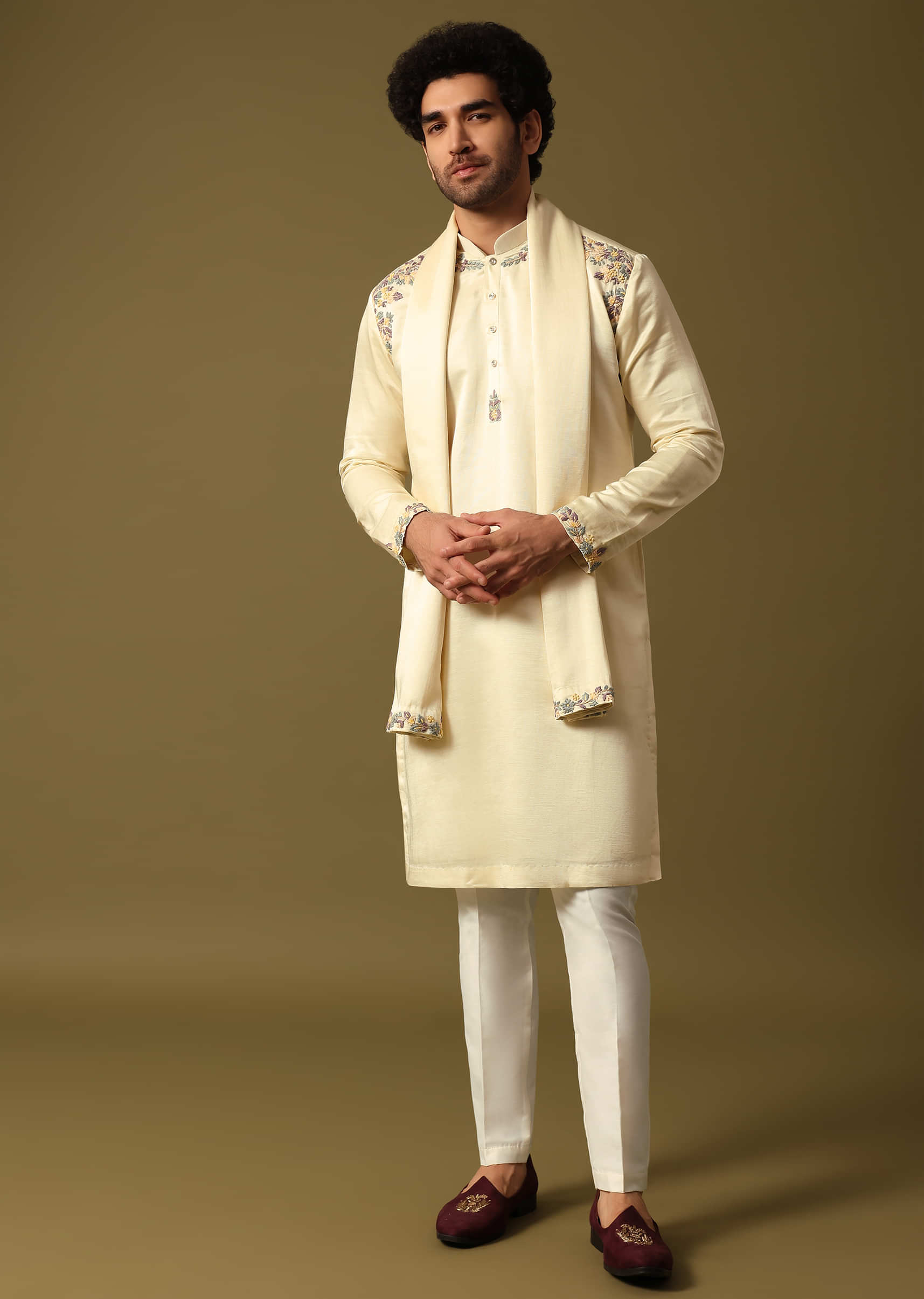 off_white_kurta_pant_set_with_resham_work-sg229598_7_a02ea617-24d5-41dc-a747-d930a675292e.jpg