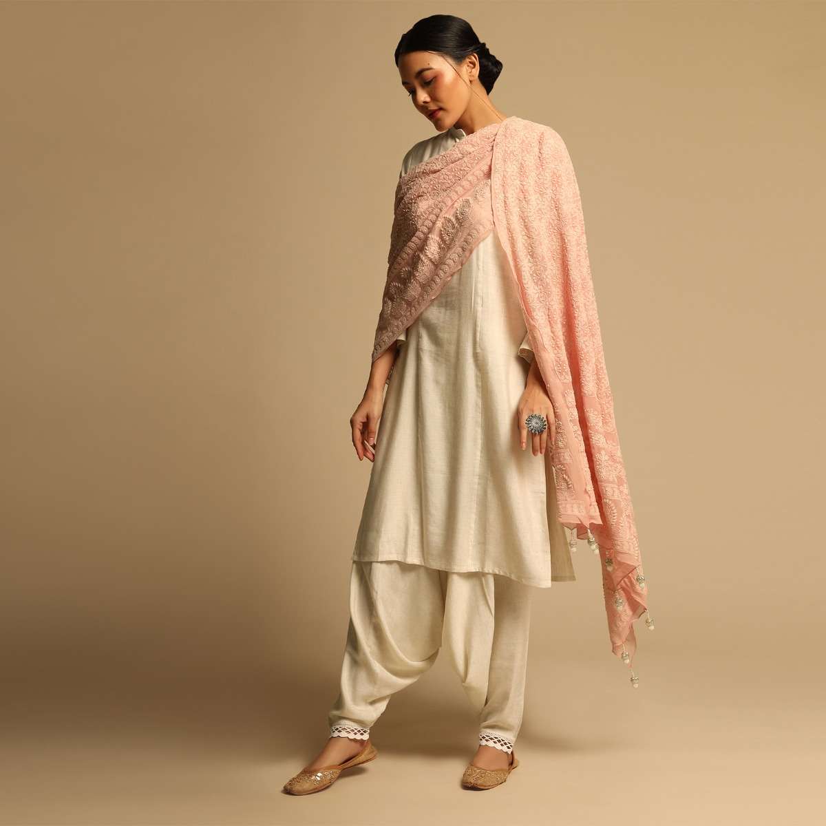 off_white_kurta_set_with_cowl_pants_online_-_kalki_fashion_3_c43dd56c-3b5d-423e-b763-2dc287e8cc13.jpg