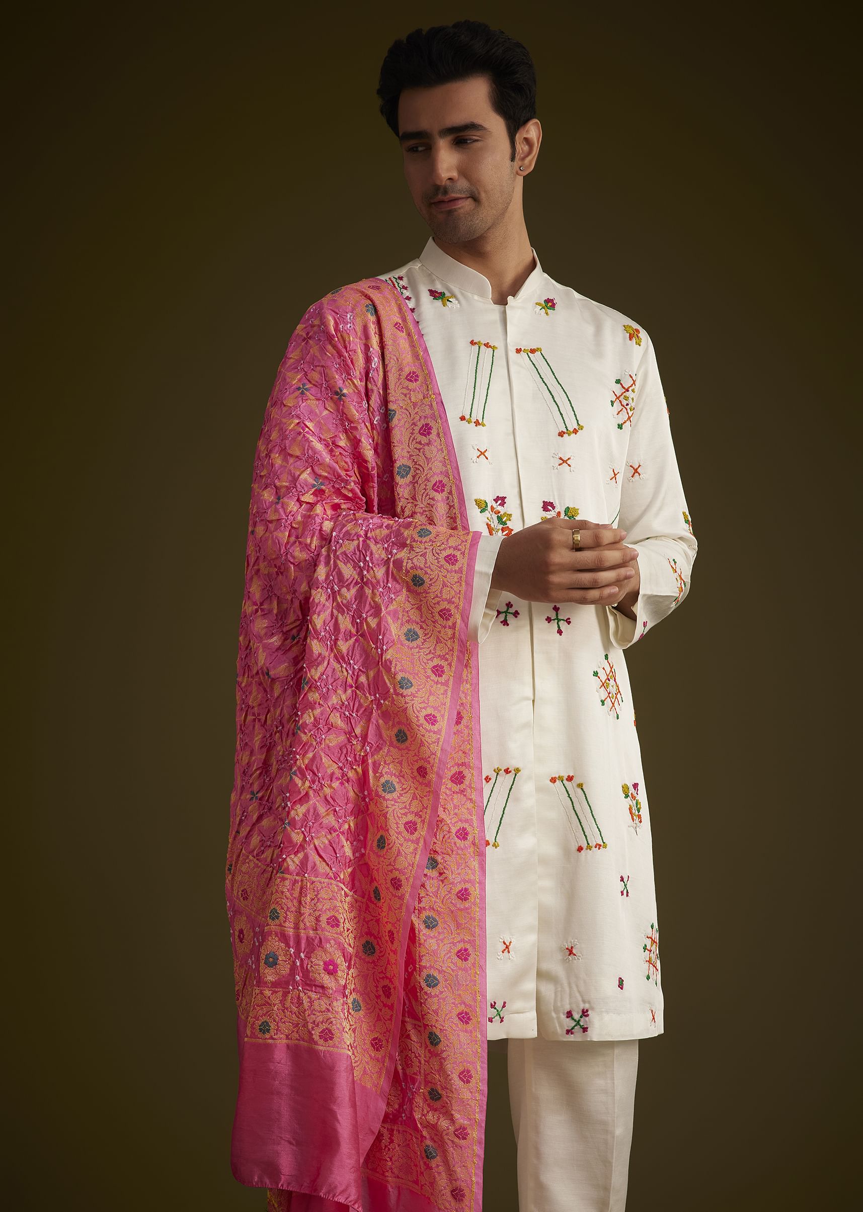 off_white_silk_thread_embroidered_kurta_set_with_bandhani_du-sg246400_5_546ddcb1-3462-41ee-af1d-a15e656c64d5.jpg