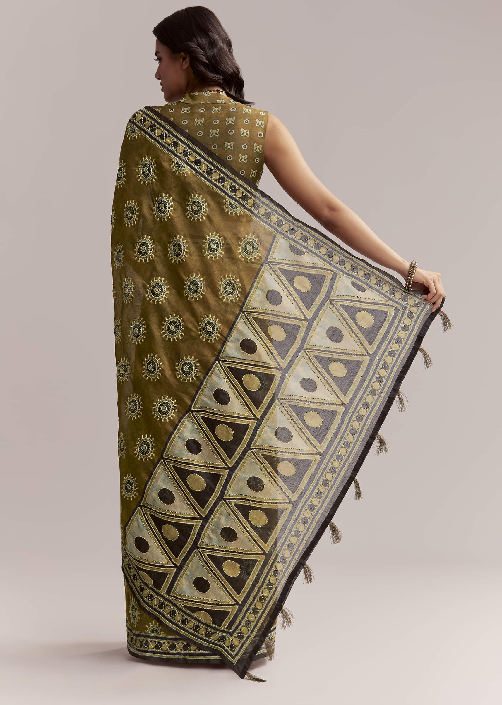 olive-brown-linen-printed-saree-with-handcrafted-ajrakh-print-sg312212-4.jpg