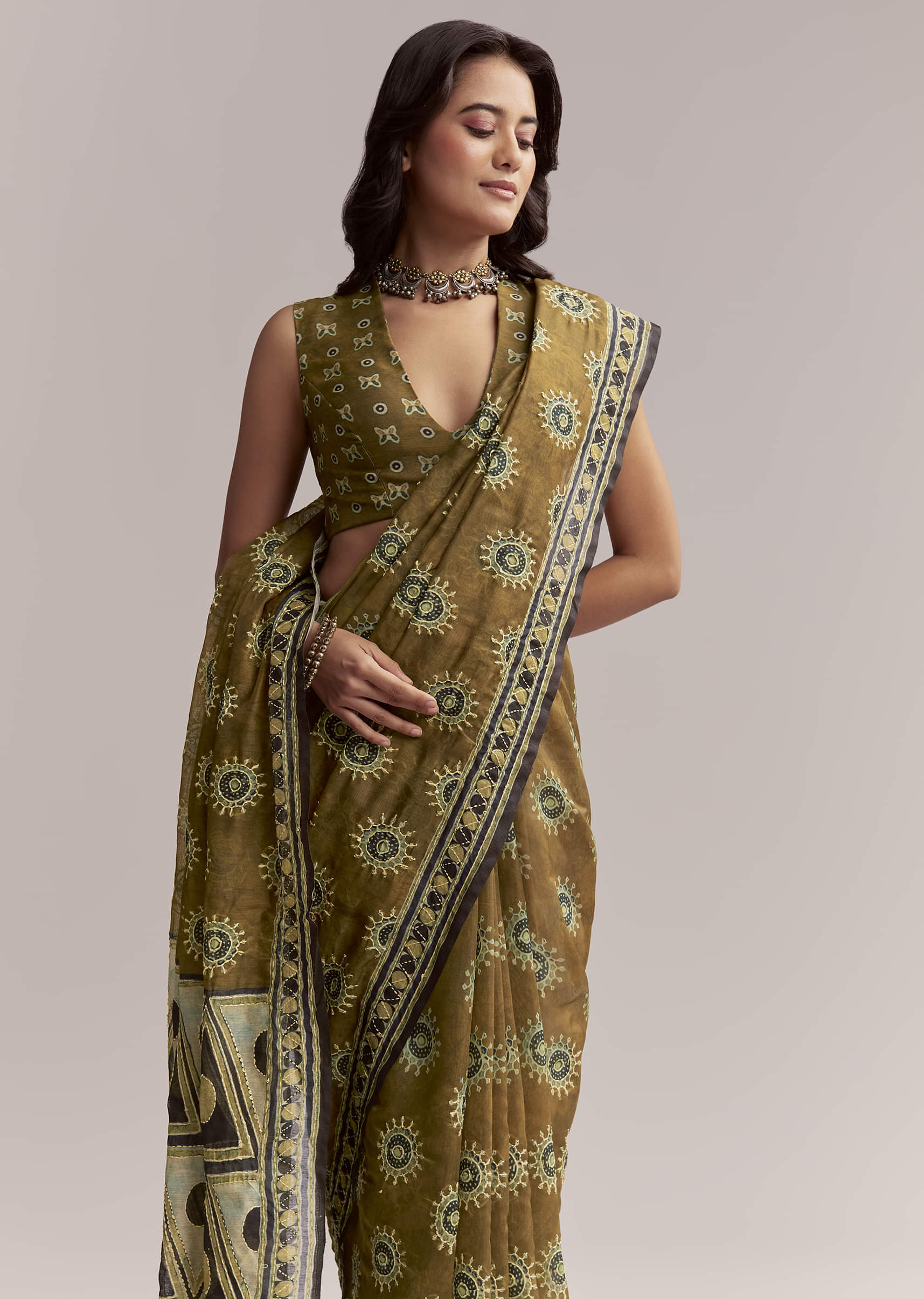 olive-brown-linen-printed-saree-with-handcrafted-ajrakh-print-sg312212-5.jpg
