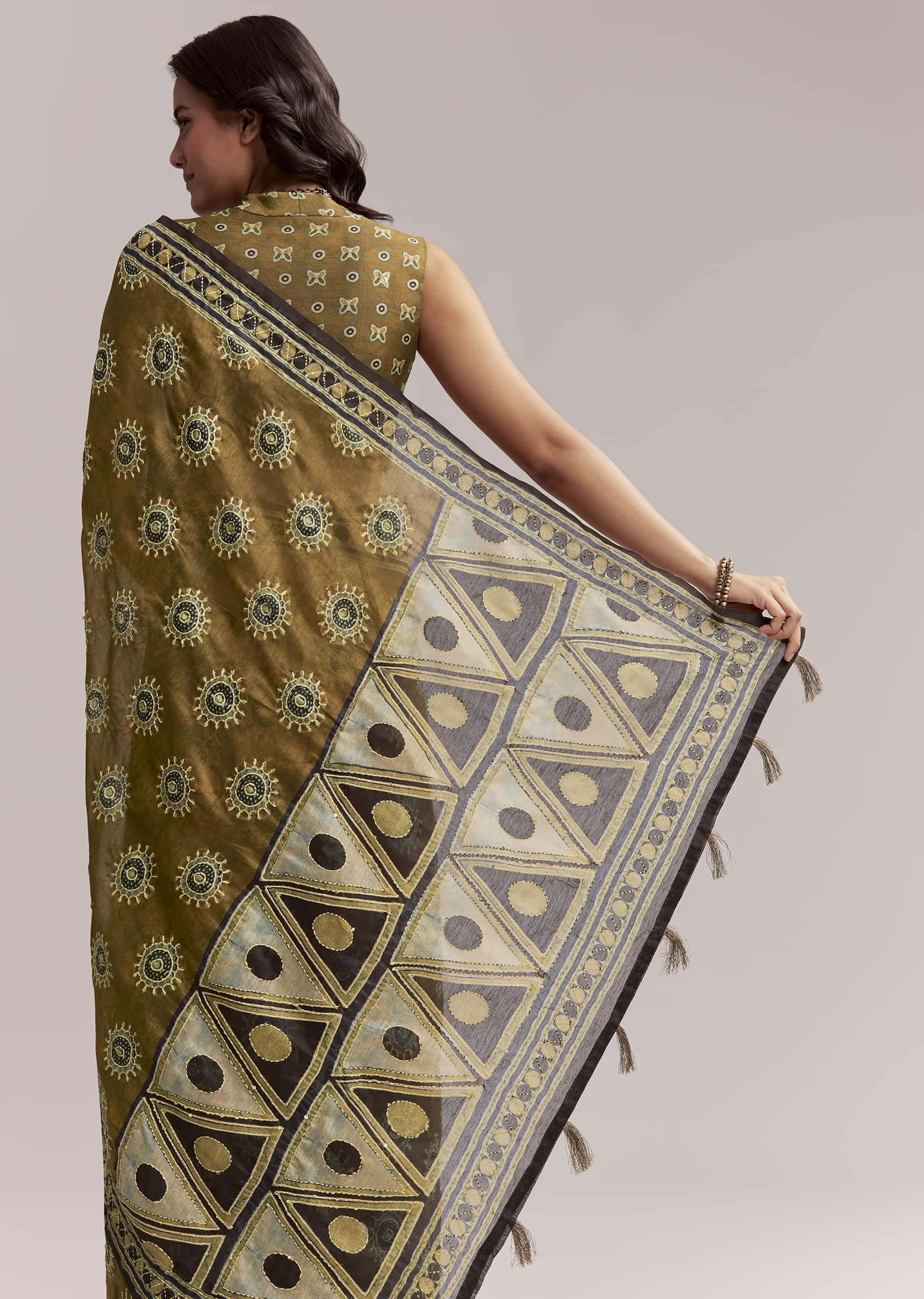 olive-brown-linen-printed-saree-with-handcrafted-ajrakh-print-sg312212-6.jpg