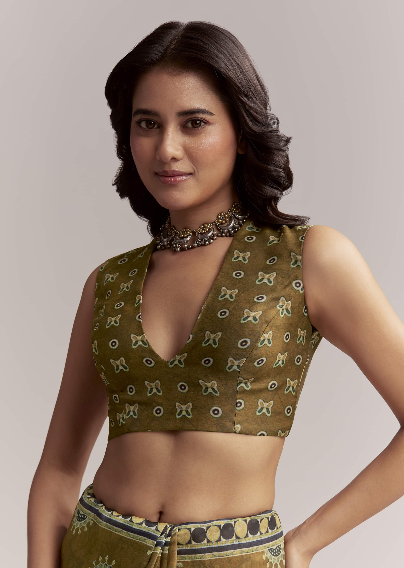 olive-brown-linen-printed-saree-with-handcrafted-ajrakh-print-sg312212-7.jpg