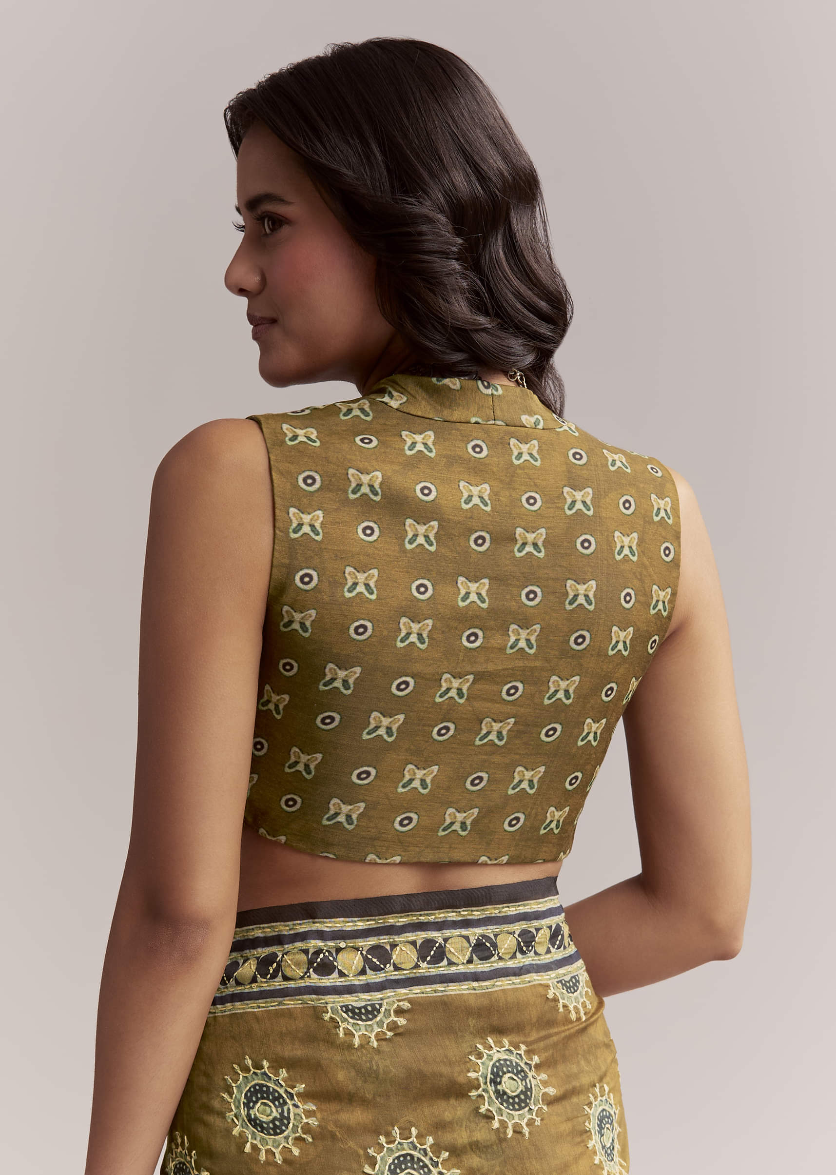 olive-brown-linen-printed-saree-with-handcrafted-ajrakh-print-sg312212-8.jpg