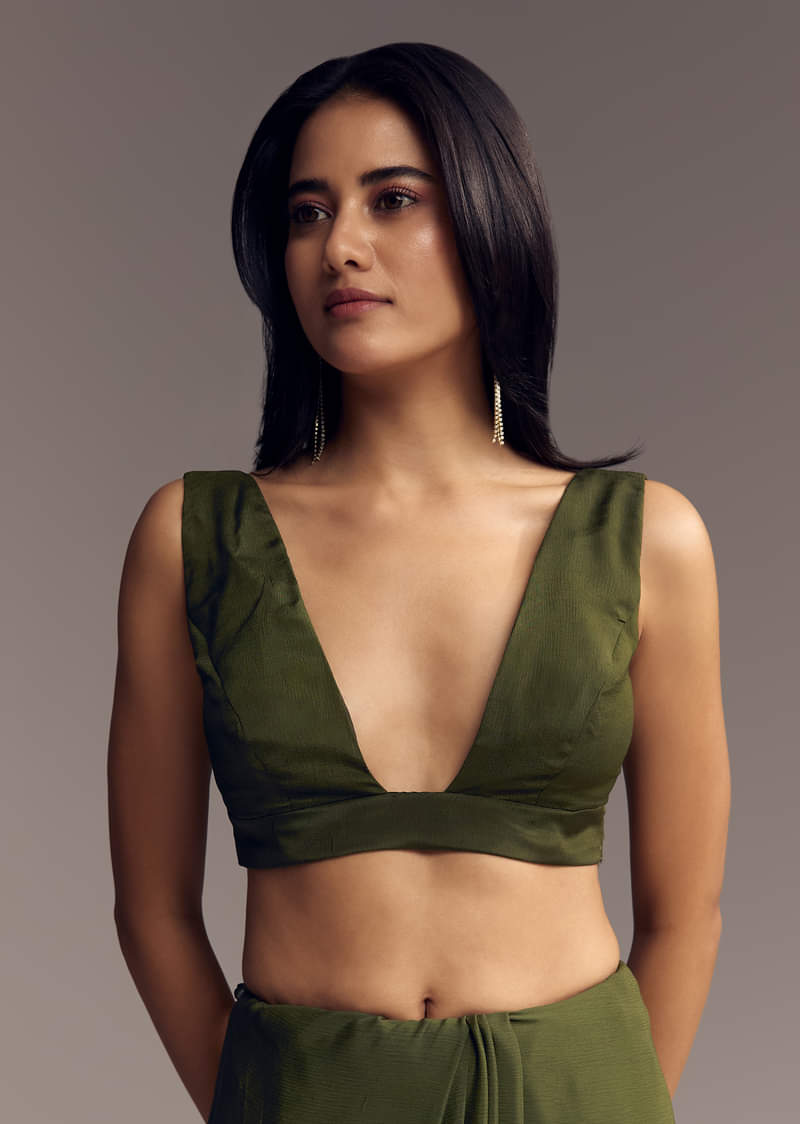 olive-green-embroidered-chinon-saree-with-scallop-border-sg317720-7_f704a870-d748-400f-9d29-f12885d0a43a.jpg