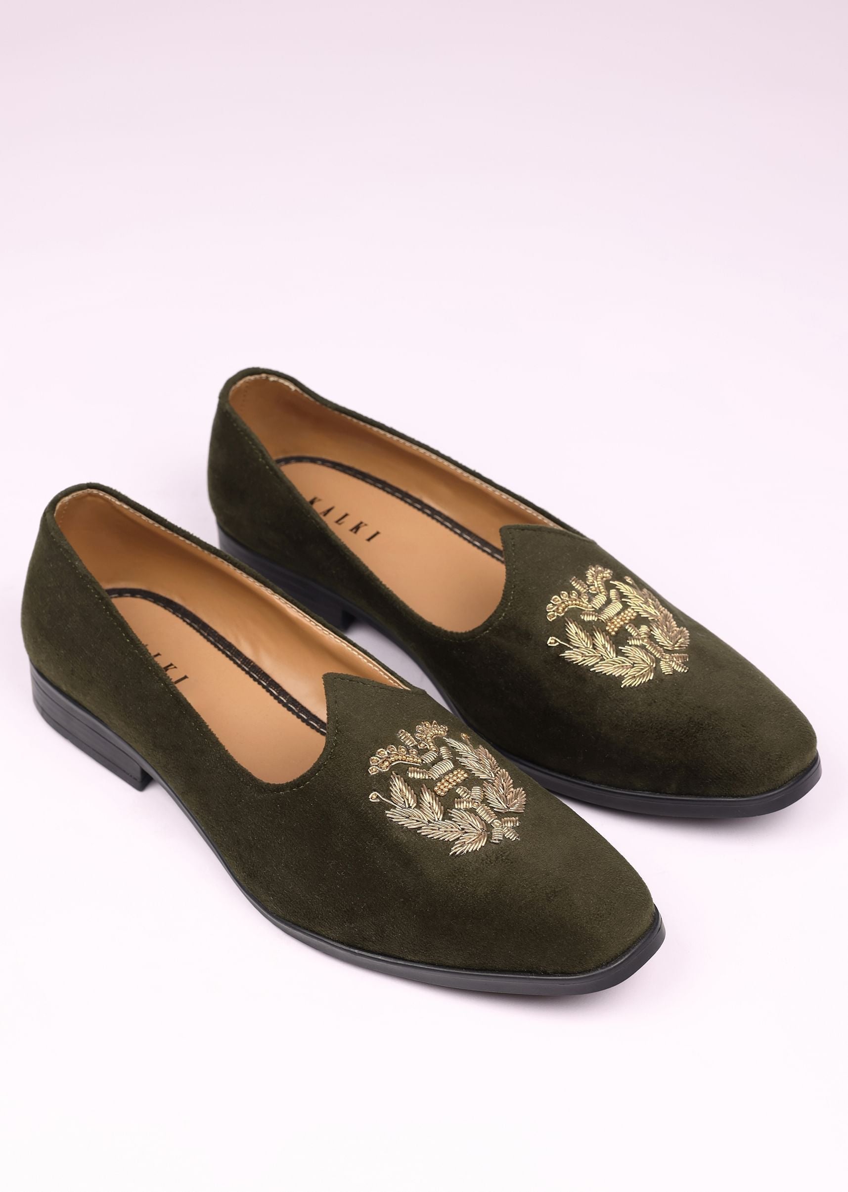 olive_green_velvet_jutti_with_hand_work_for_men-sg225029_11_99f81abf-1959-4781-8a96-bd81cf9dc071.jpg
