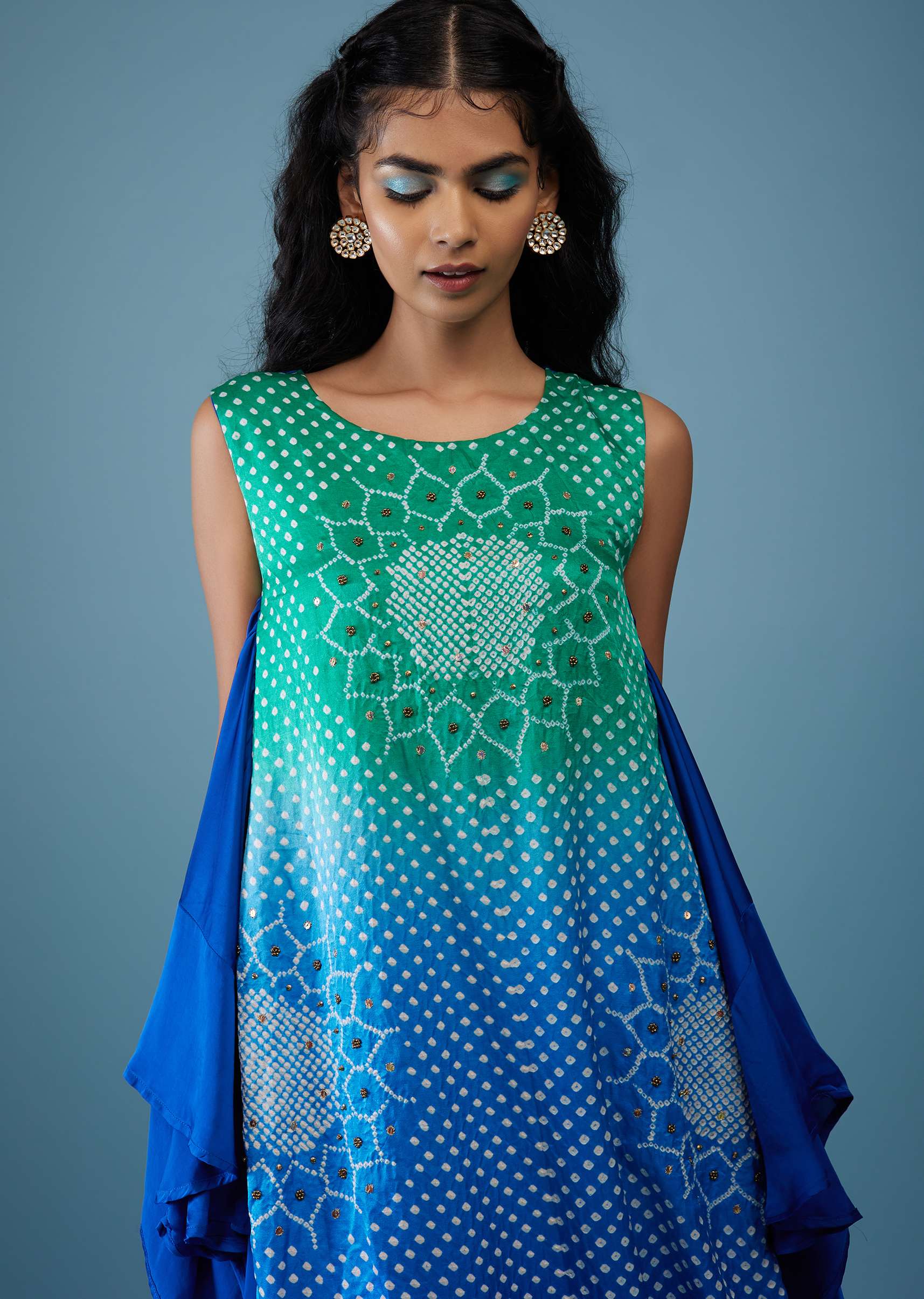 ombre_shaded_princess_blue_and_peacock_green_wit_cowl_dhoti_-sg127472_12_af9339a5-21c8-42d9-a0c9-14f1b28604eb.jpg