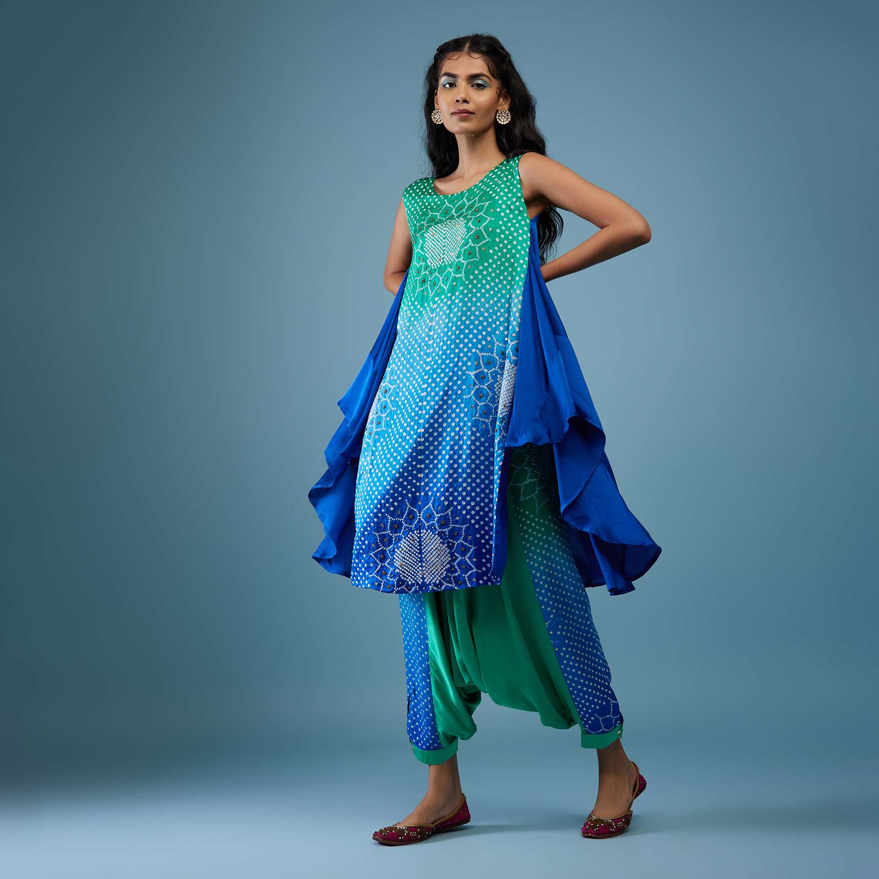 ombre_shaded_princess_blue_and_peacock_green_wit_cowl_dhoti_-sg127472_15_3fdad4ab-3614-4916-8a60-9975e7f6f23d.jpg