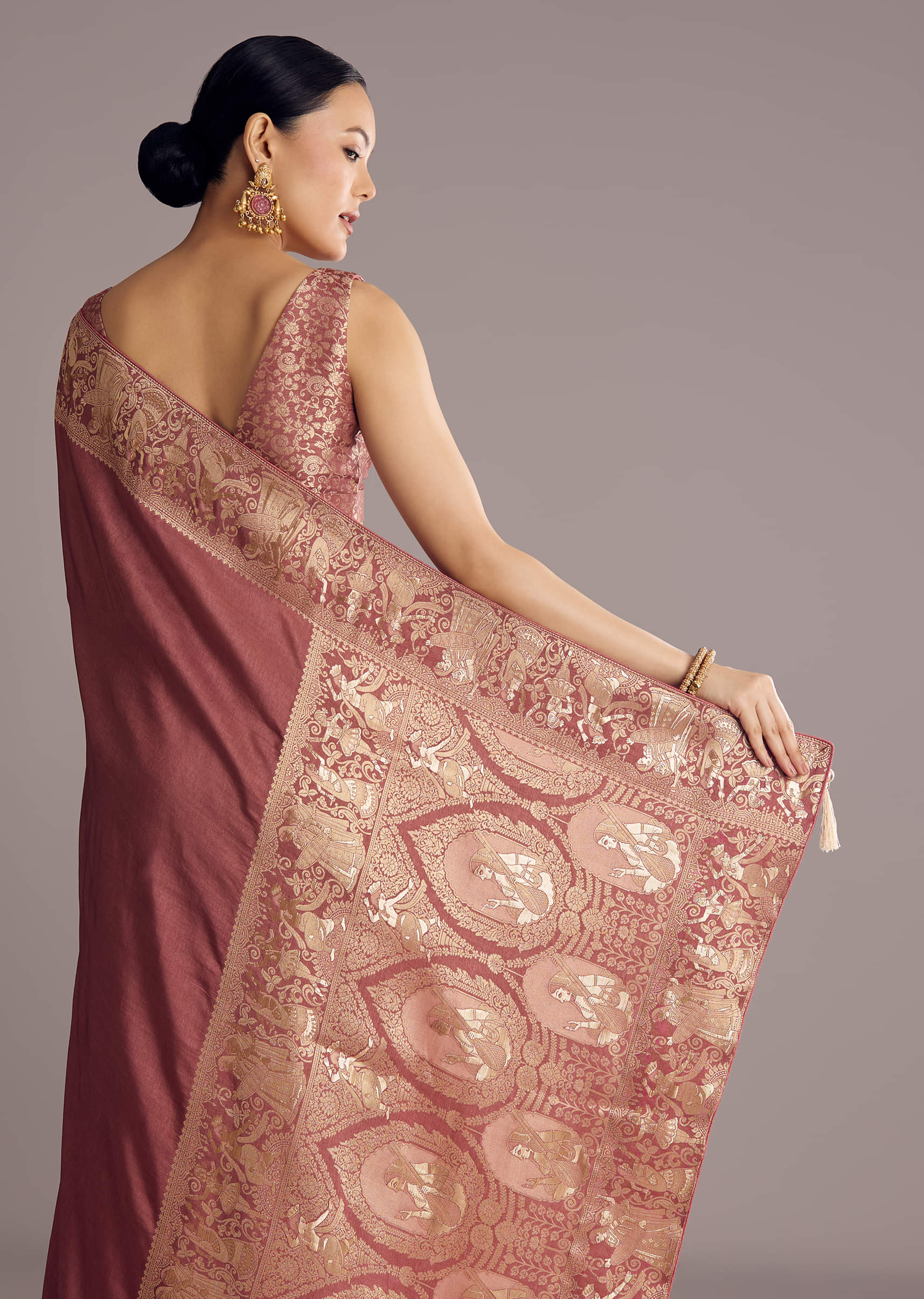 onion-pink-dola-silk-saree-with-zari-motifs-pallu-sg311860-4_e20a5992-4552-467f-97a3-e3be892d3d44.jpg