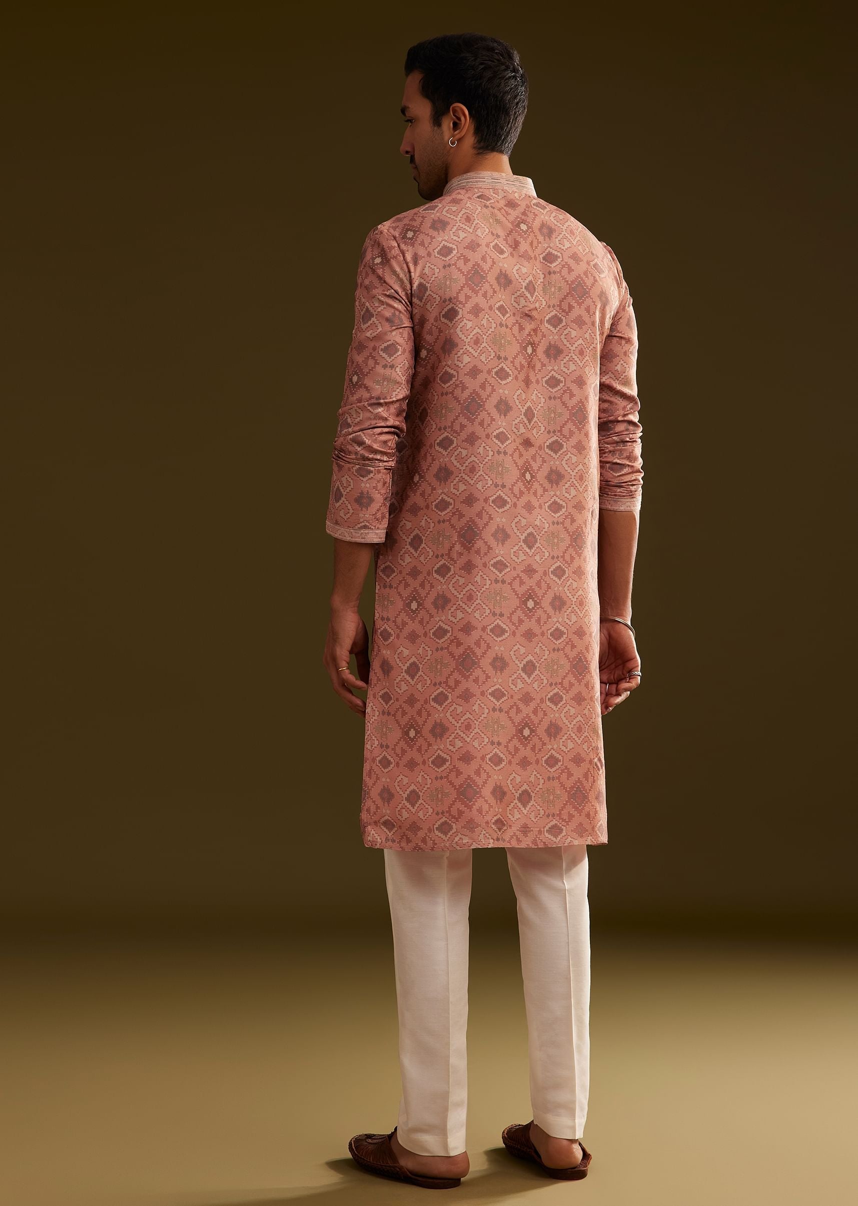 onion-pink-kurta-set-with-geometric-print-sg303606-5_bbe00913-fe95-4307-be05-296eeb2b19ad.jpg
