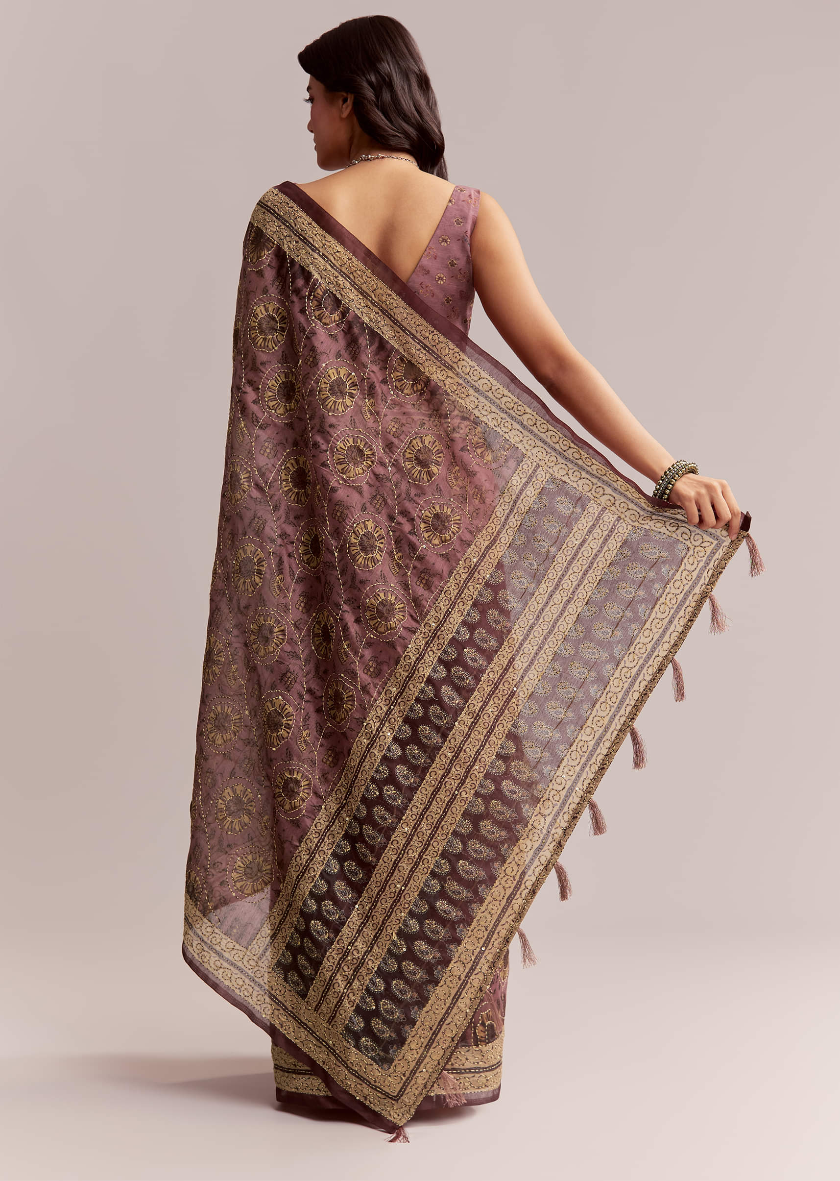 onion-pink-linen-printed-saree-with-traditional-ajrakh-print-sg312207-4.jpg