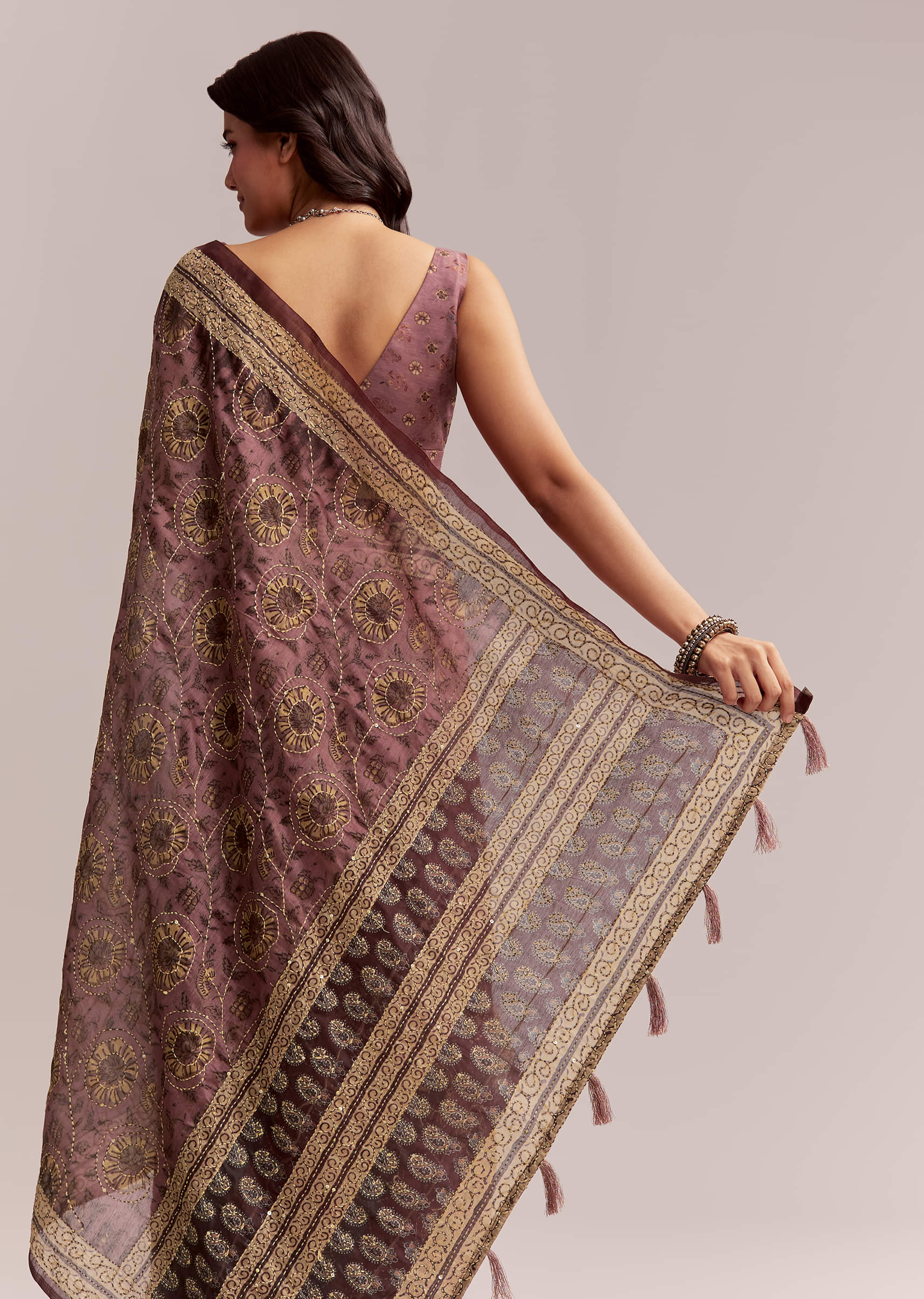 onion-pink-linen-printed-saree-with-traditional-ajrakh-print-sg312207-6.jpg