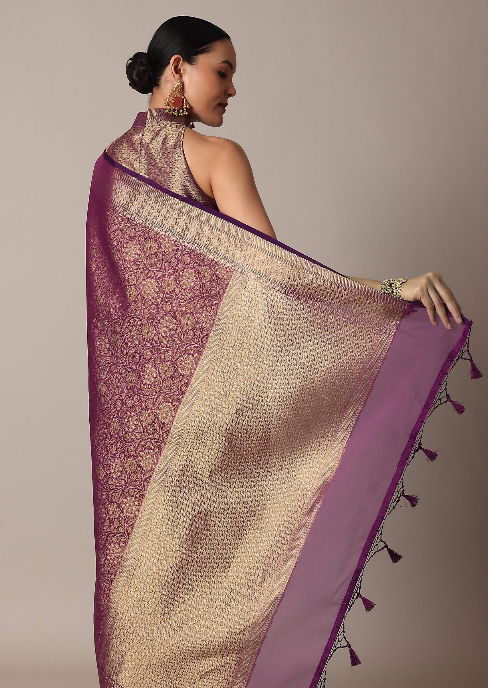 onion_pink_banarasi_tunchui_silk_saree_with_tassels_and_unst-sg212913_3_6b64fcf5-4ad0-46ea-adc1-d1b0f36ed894.jpg