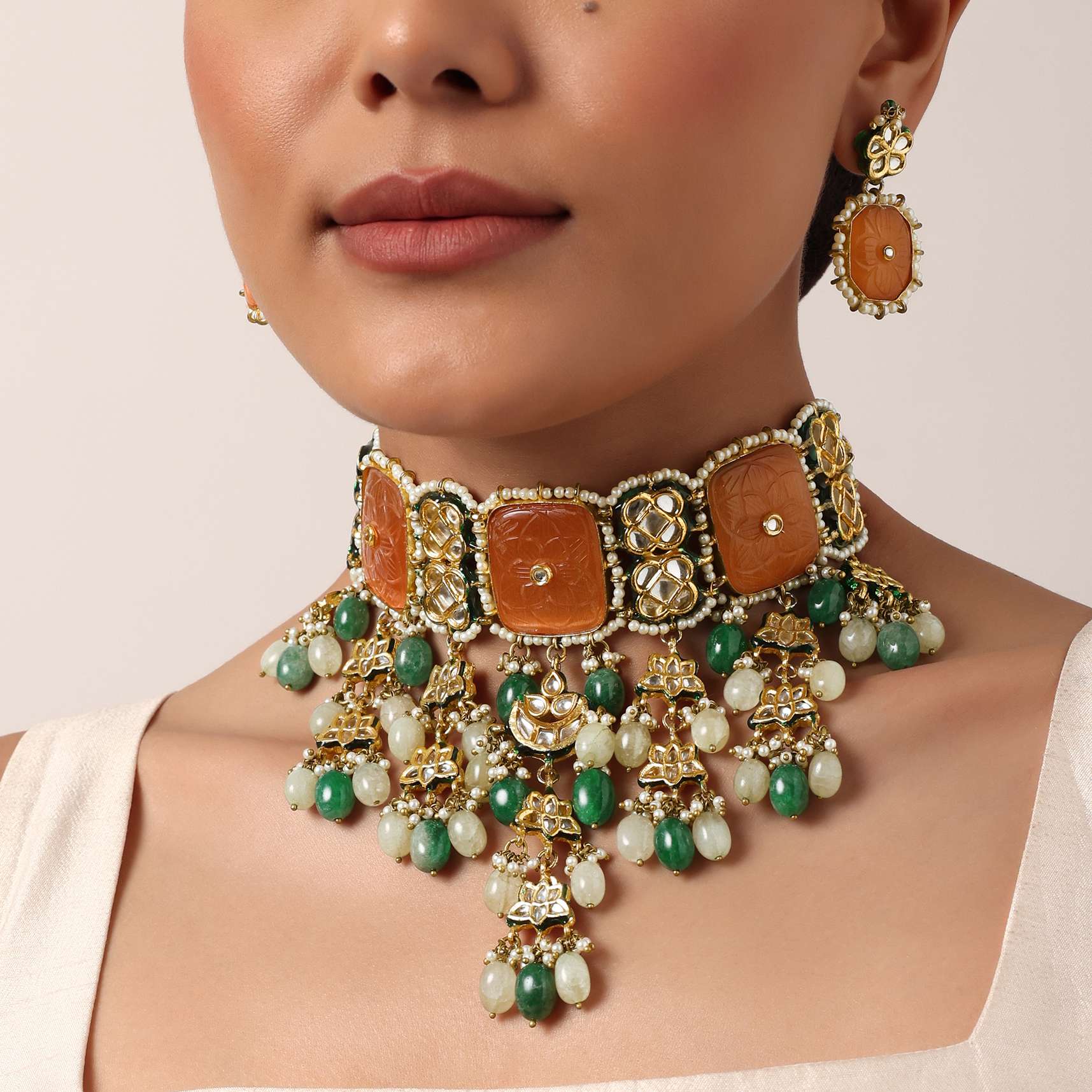 orange_geometric_kundan_choker_set_with_green_bead-sg196477_12_f7c290f2-2934-4935-9382-de7f05fa4687.jpg
