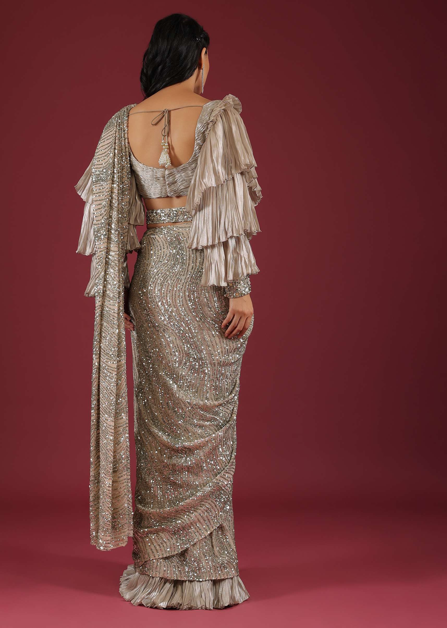 oyster_ready_pleated_saree_in_sequins-m001ra634y-sg99942_7_faa42fdf-3a78-405a-889e-12cbb85f85fa.jpg