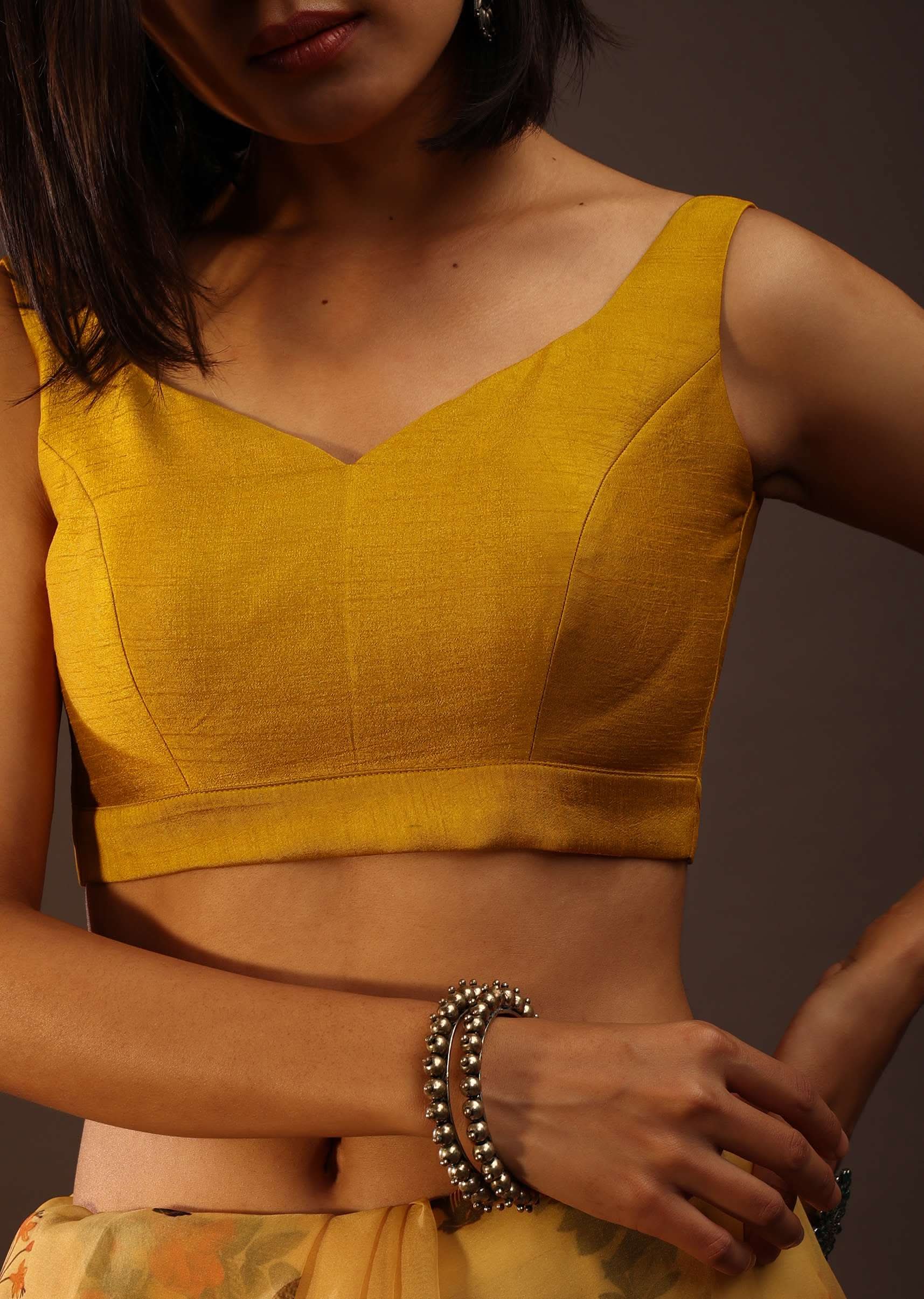 pale_gold_sleeveless-m001blm533y-sg91833_6_d2faf489-8d86-4632-95a0-4e4bde96a627.jpg