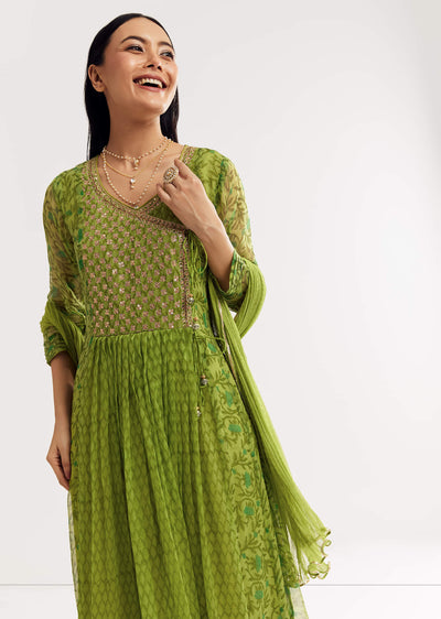 parrot-green-floral-chiffon-anarkali-kurta-set-with-dupatta-sg205445-1_6ebeb732-d274-458d-8e45-e76e3fa5d4c3.jpg