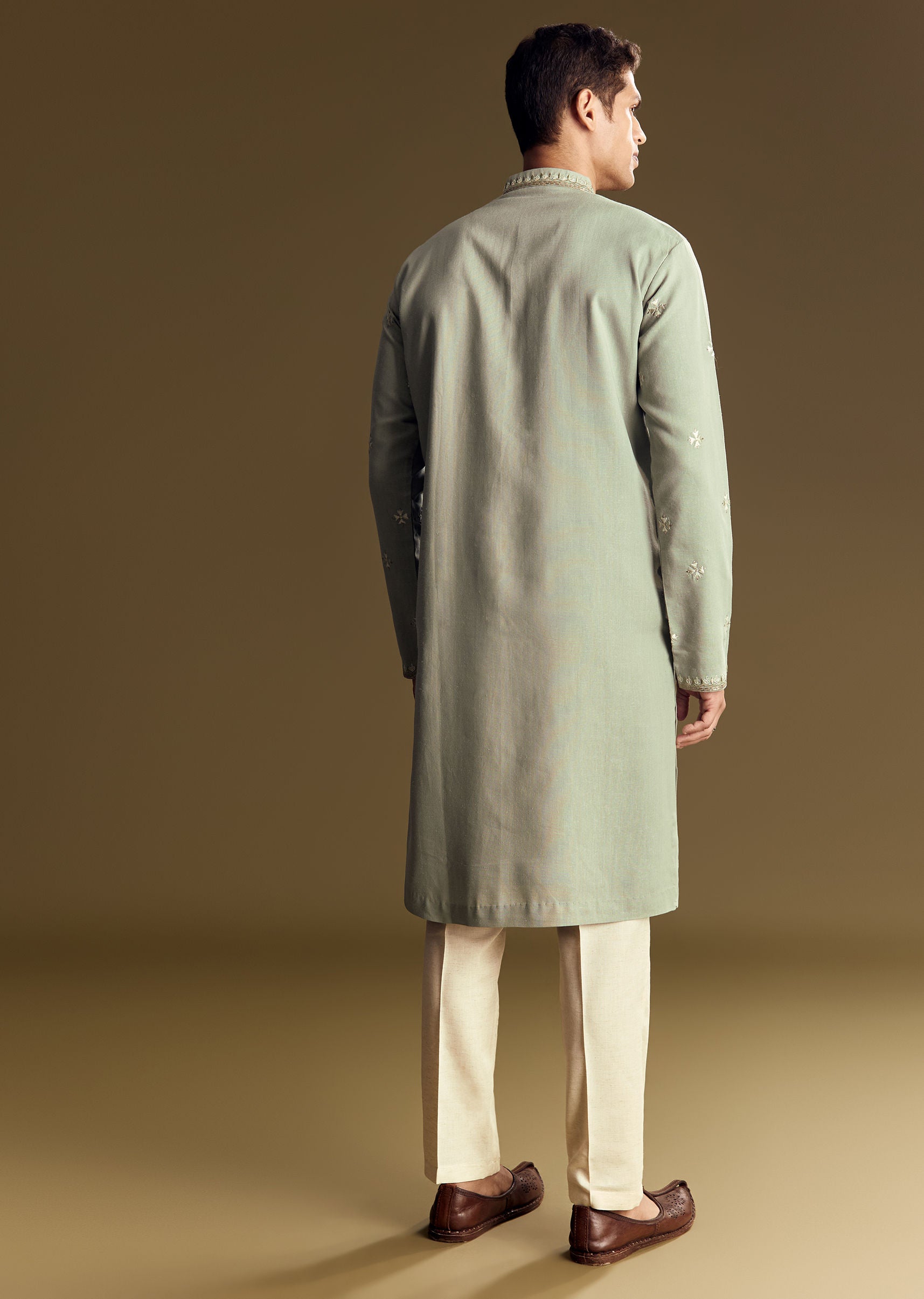 pastel-green-linen-kurta-set-with-sequin-and-resham-embroidery-sg321836-5_5bfd4bd5-6b53-4d52-b7c6-5cef3dfc9f69.jpg