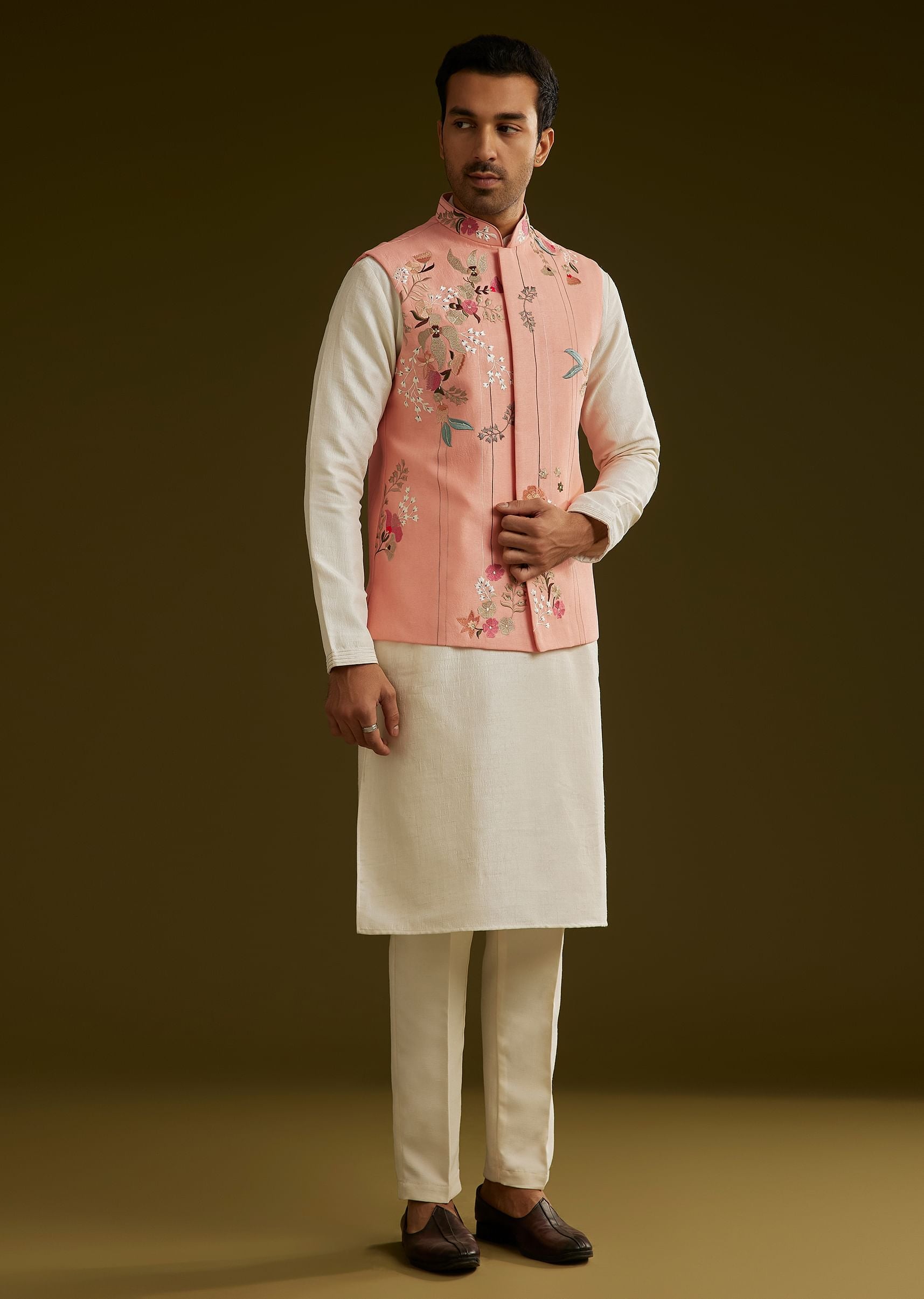 peach-cotton-silk-kurta-set-with-aari-work-jacket-sg309369-4_ab0fd357-1e83-4aef-81f6-7bf3088e0202.jpg
